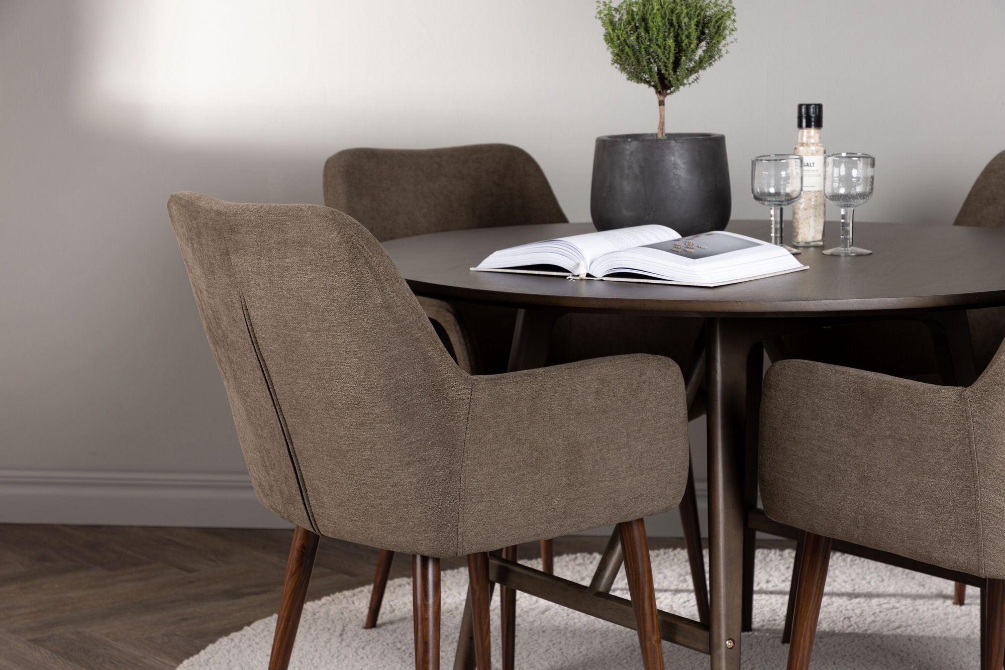 Venture Home Kaseidon spisebord - rund - Rubberwood / Dark Brown MDF +Tomorrow Spisebordsstol - Dark walnut / Dark grey/Brown Fabric _4