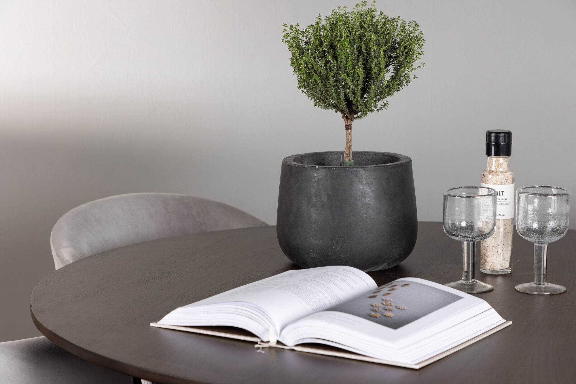 Venture Home Kaseidon spisebord - rund - Rubberwood / Dark Brown MDF +Evelina Spisebordsstol - Black / Light grey Velvet _4