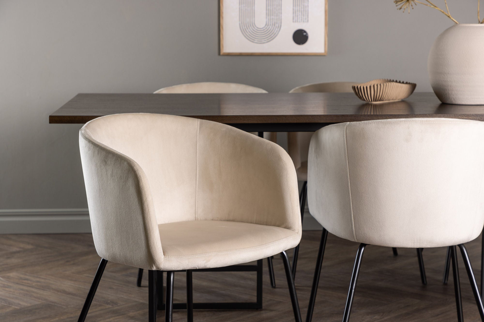 Venture Home Ystad spisebord - Black / Mocca Oak Veneer +Berit stol - Black / Beige Velvet _6