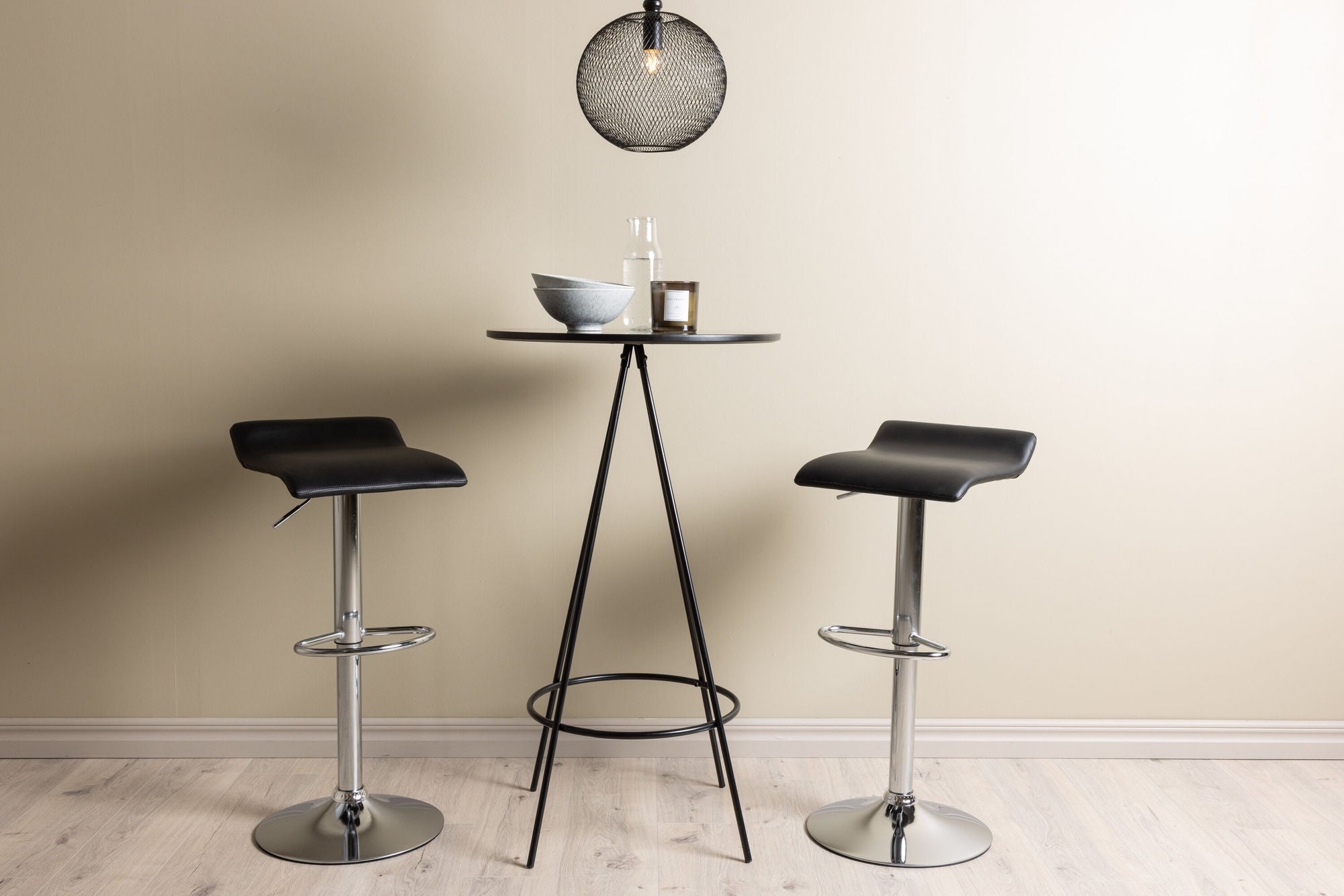 Venture Home Bistro Bar bord φ60 - Black / MDF with veneer +Jonna Bar stol - Chromed Steel / Black Fabric _2