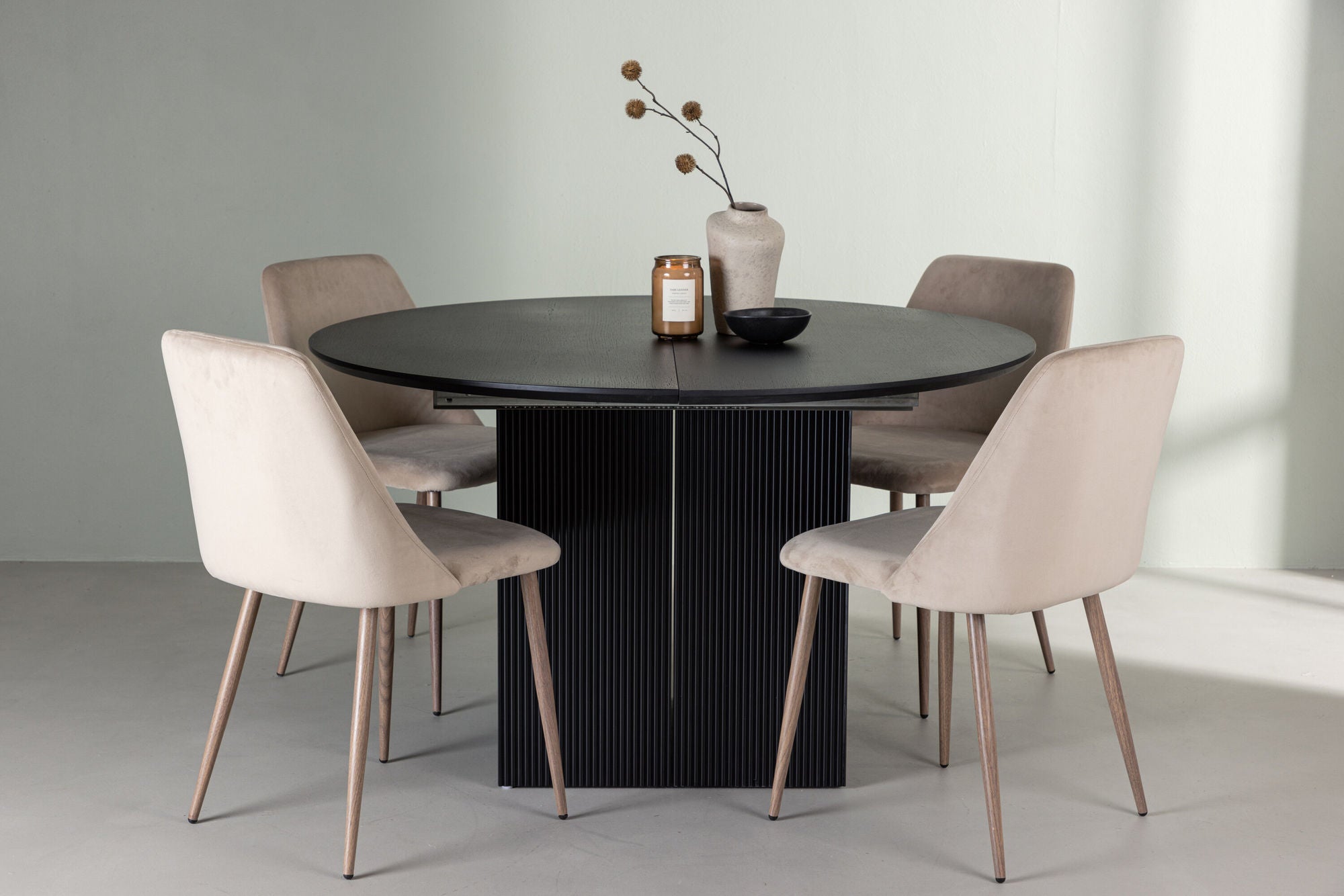 Venture Home Matilda spisebord φ130 - Black / Black MDF with veneer +Night Spisebordsstol - Dark walnut / Mocca / Brown Fabric _4