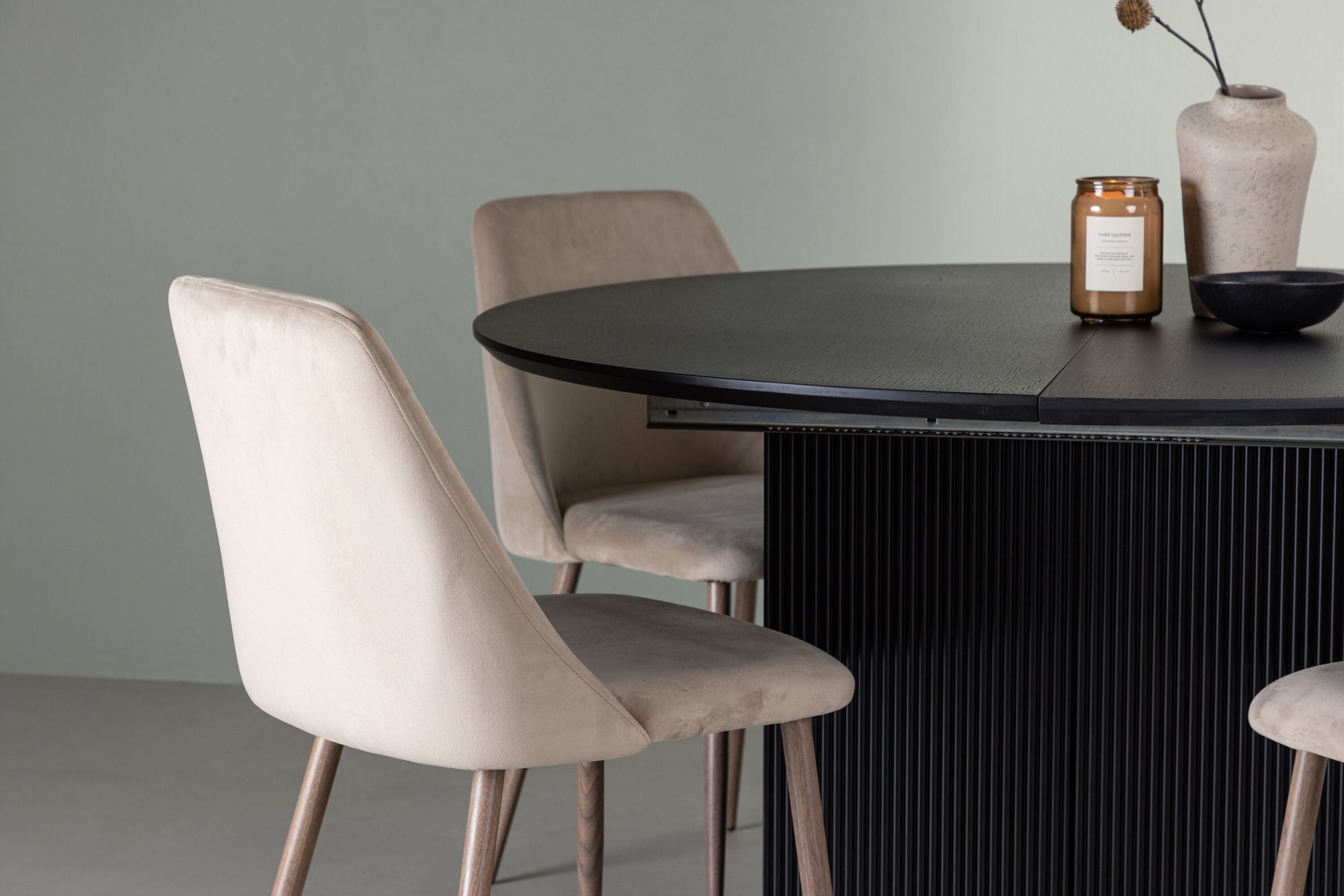 Venture Home Matilda spisebord φ130 - Black / Black MDF with veneer +Night Spisebordsstol - Dark walnut / Mocca / Brown Fabric _4
