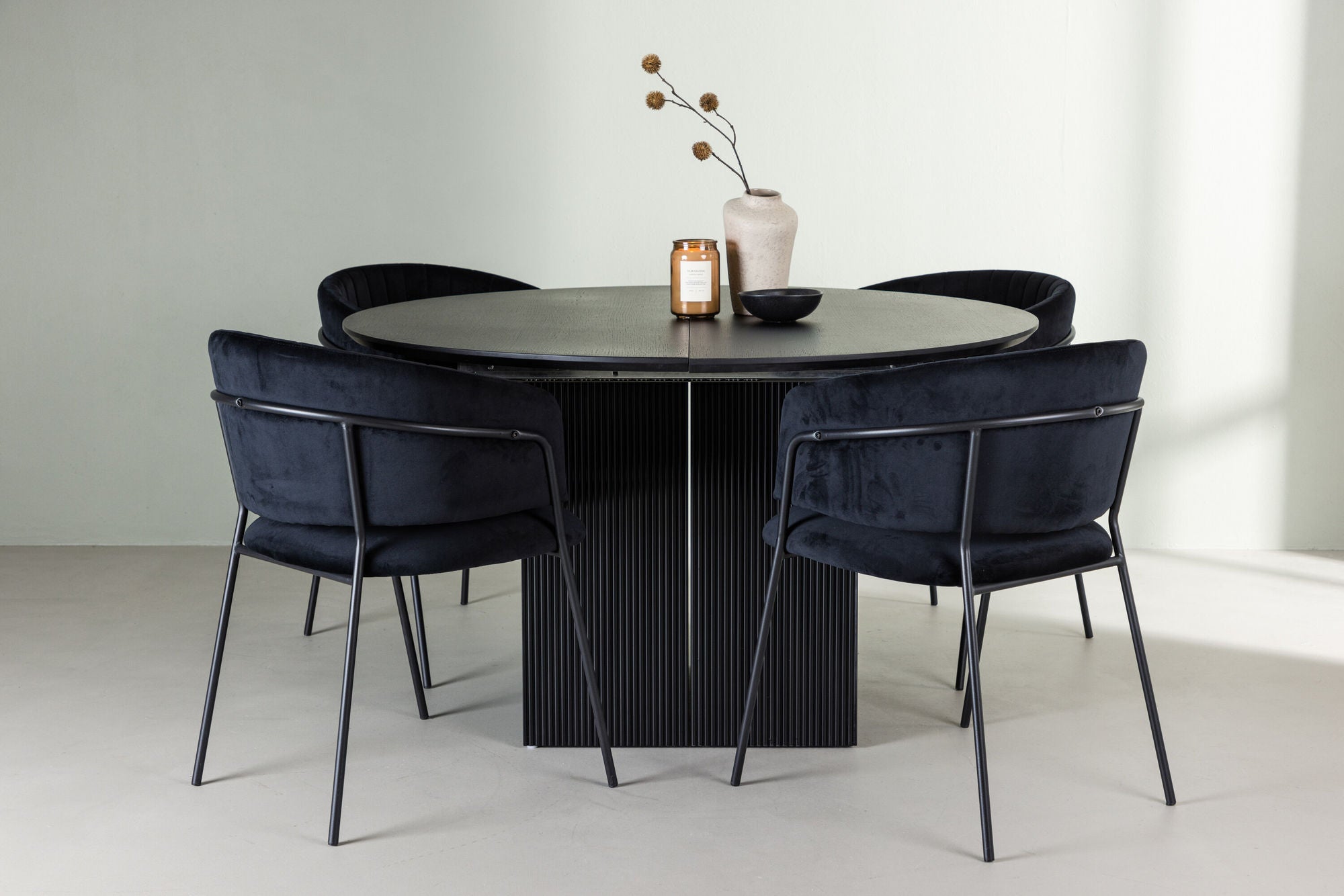 Venture Home Matilda spisebord φ130 - Black / Black MDF with veneer +Selma Spisebordsstol - Black / Black Velvet _4