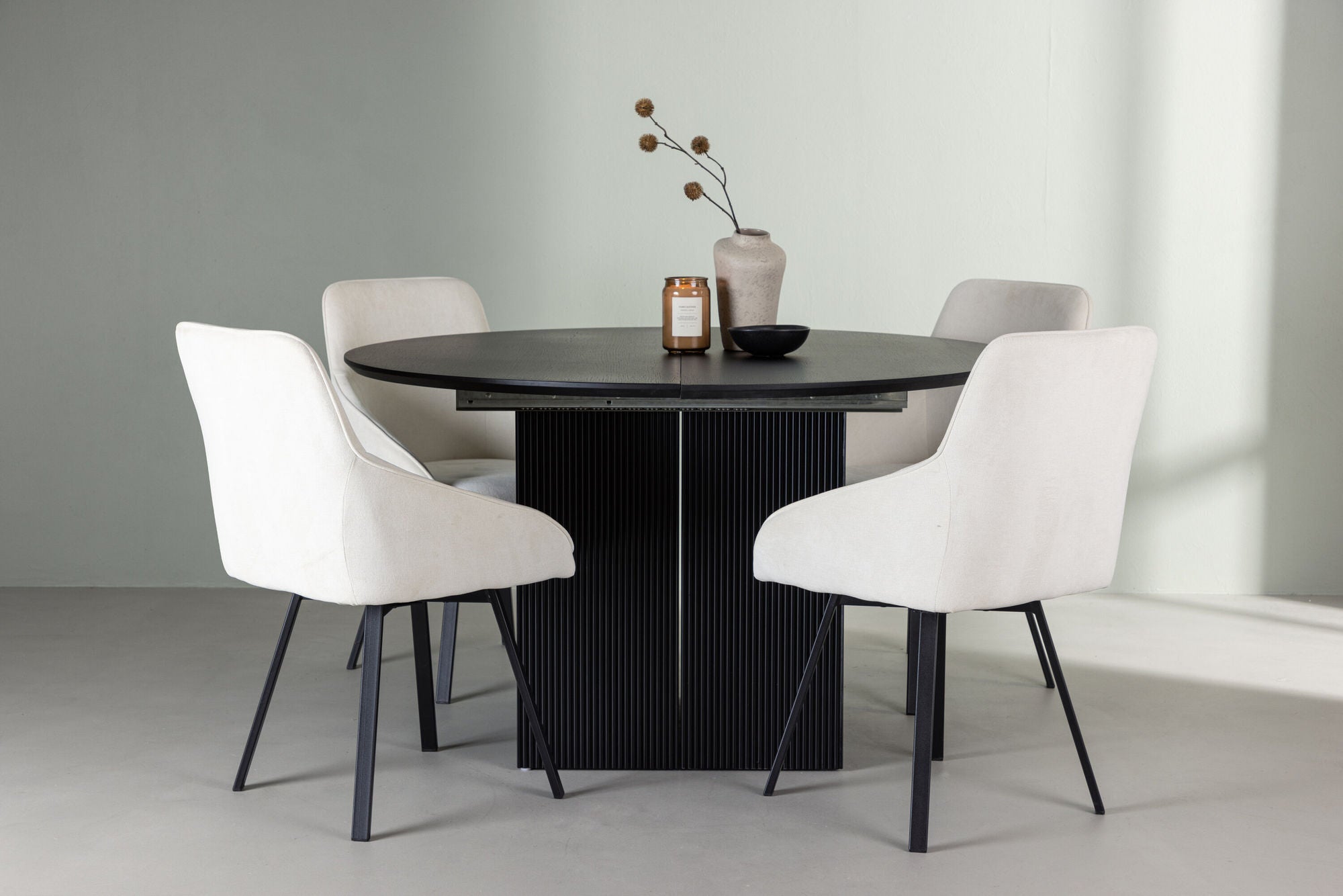 Venture Home Matilda spisebord φ130 - Black / Black MDF with veneer +Rosie Spisebordsstol - Black / Beige Fabric _4