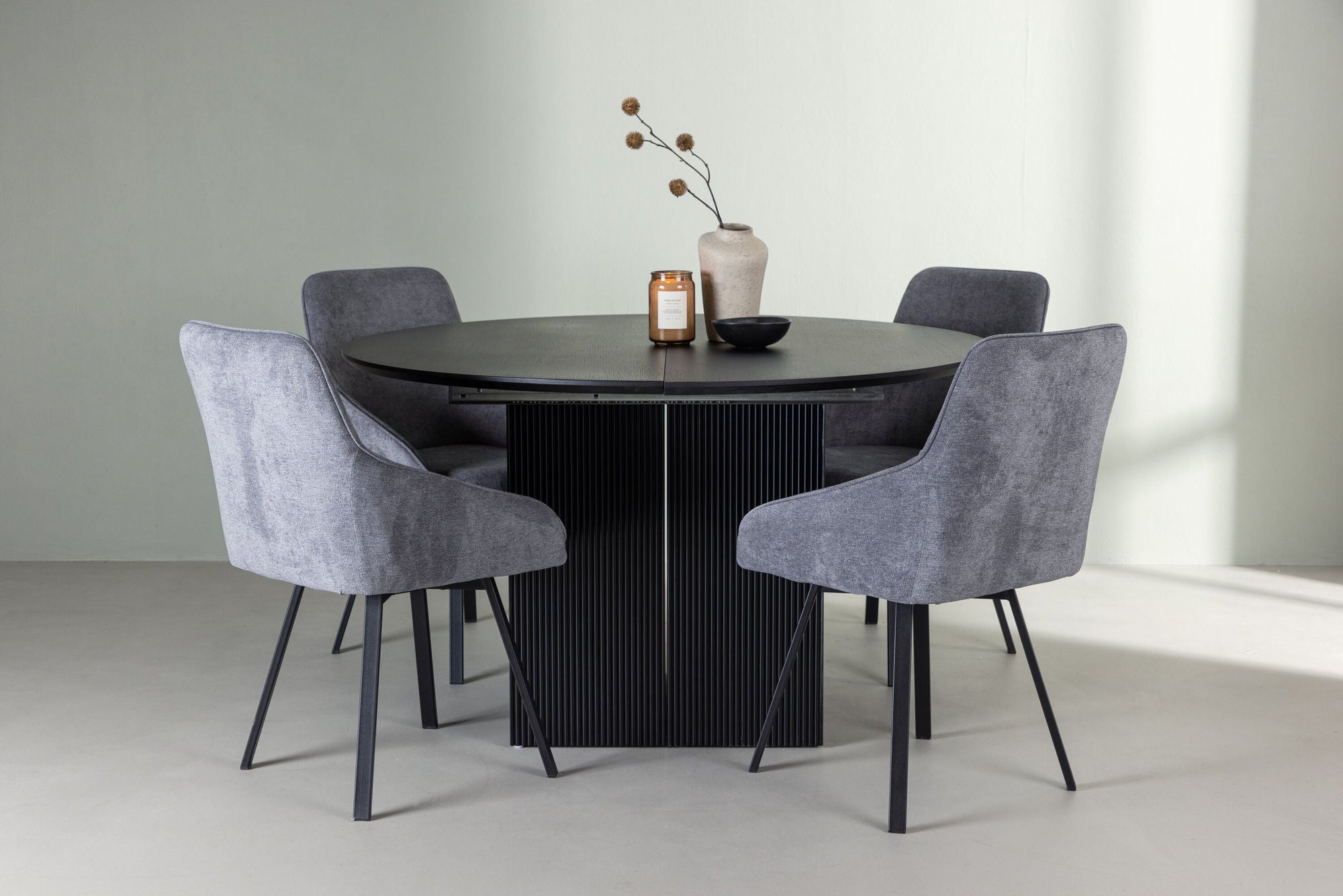 Venture Home Matilda spisebord φ130 - Black / Black MDF with veneer +Rosie Spisebordsstol - Black / Dark grey Fabric _4