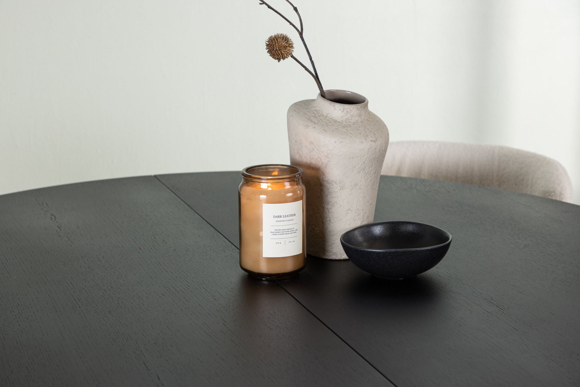 Venture Home Matilda spisebord φ130 - Black / Black MDF with veneer +Edina Spisebordsstol - Black / White Boucle _4