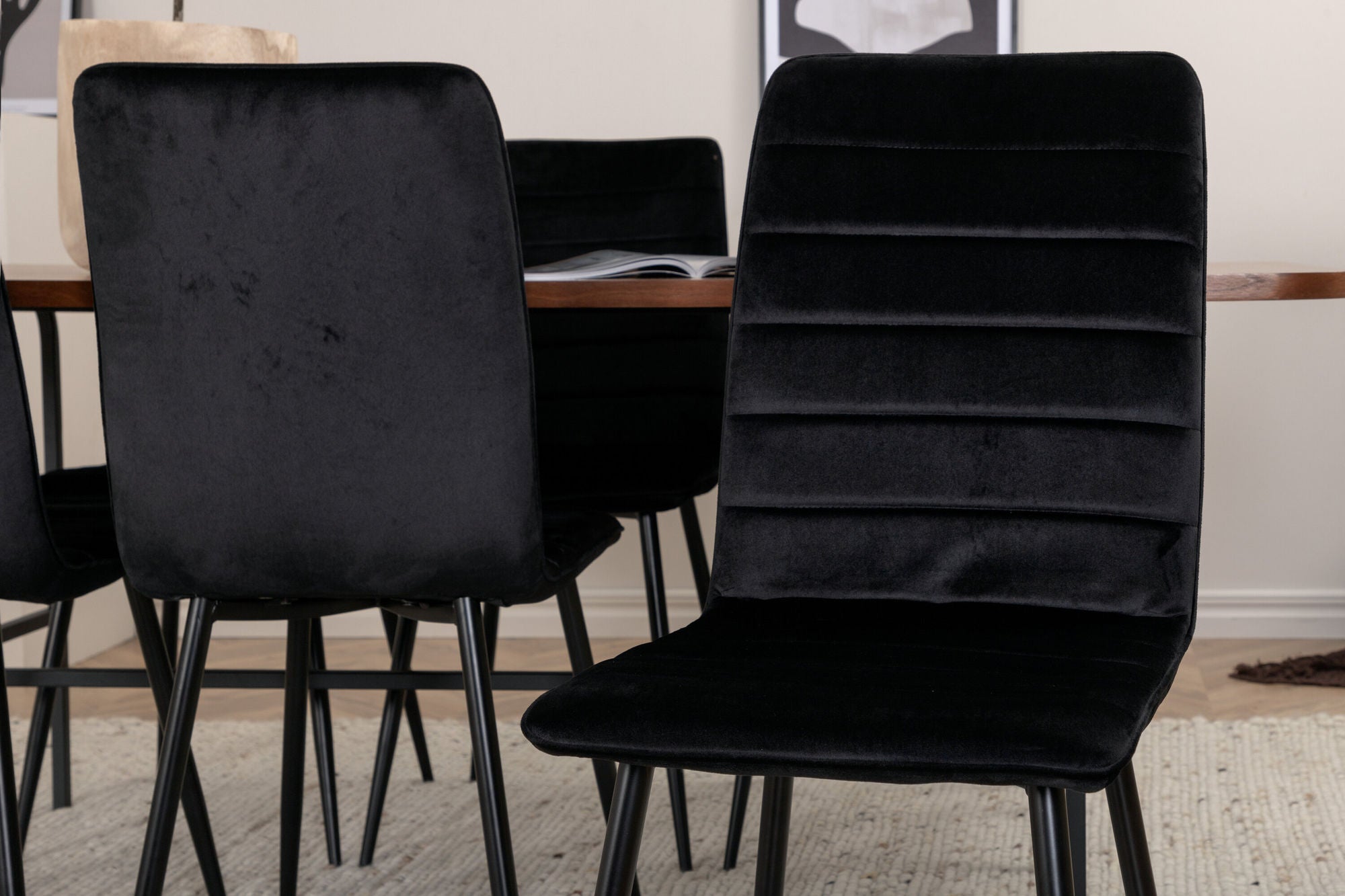 Venture Home Uno spisebord - Black / Walnut Veneer+Windu Lyx stol - Black / Black Velvet_6