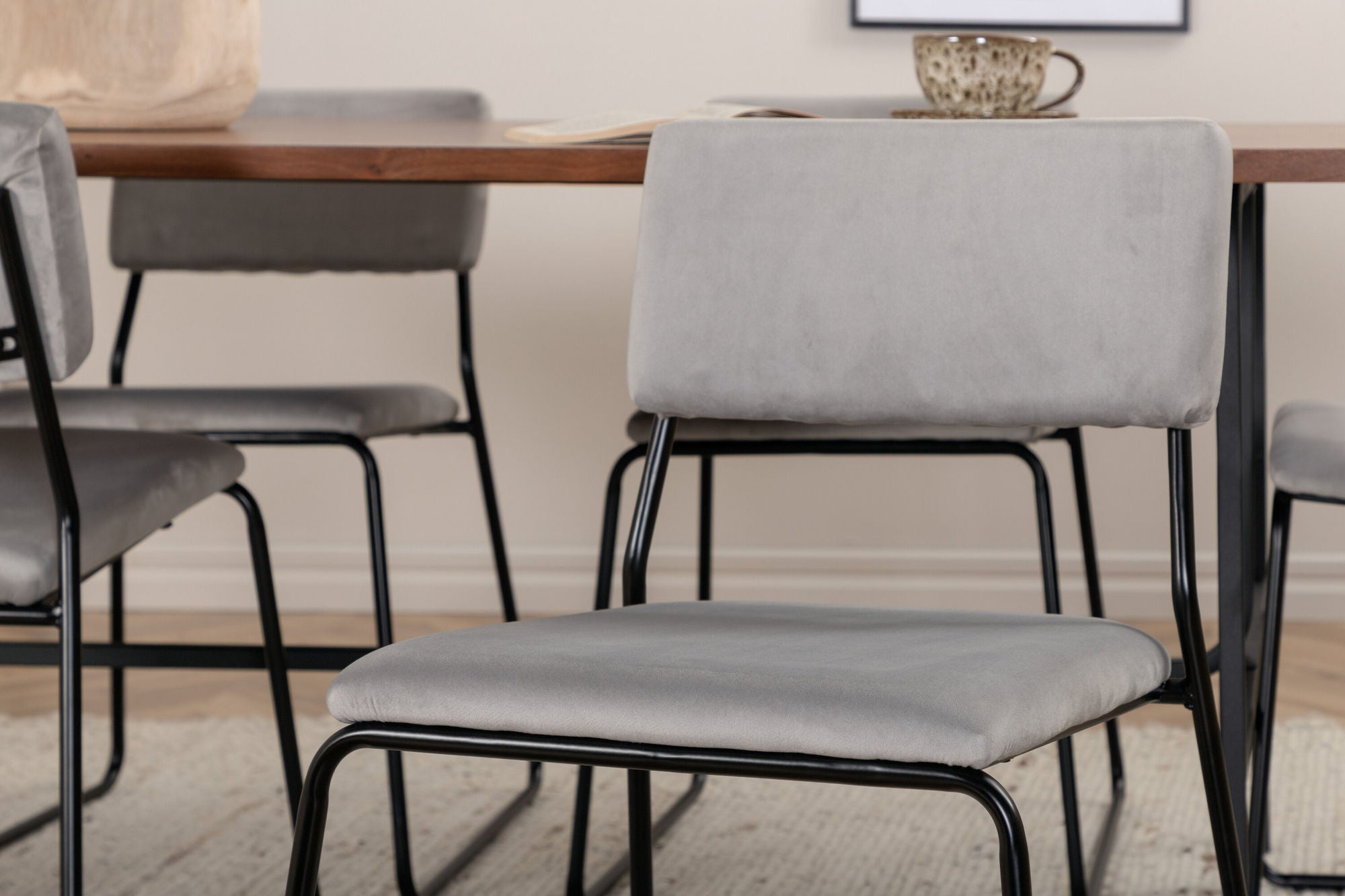 Venture Home Uno spisebord - Black / Walnut Veneer+Kenth stol - Black / Light Grey Velvet_6