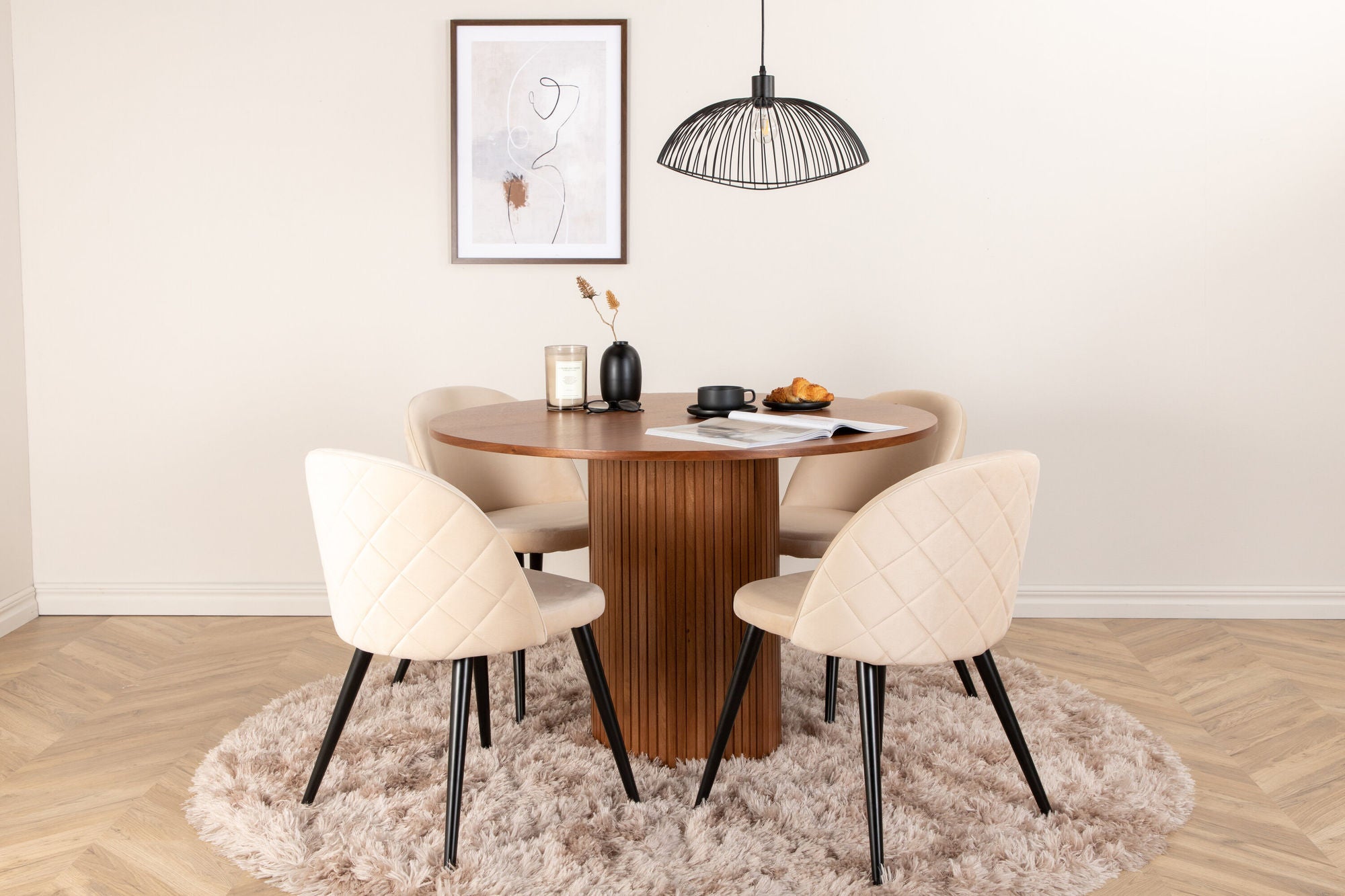 Venture Home Bianca rund spisebord - Walnut / Black Veneer+Velvet Stitches stol - Black / Beige Velvet_4