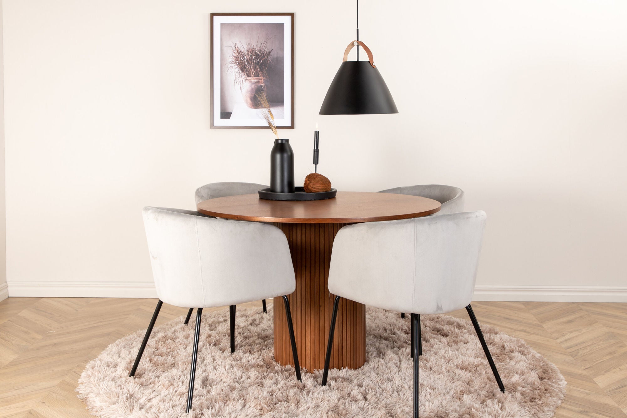 Venture Home Bianca rund spisebord - Walnut / Black Veneer+Berit stol - Black / Light Grey Velvet_4
