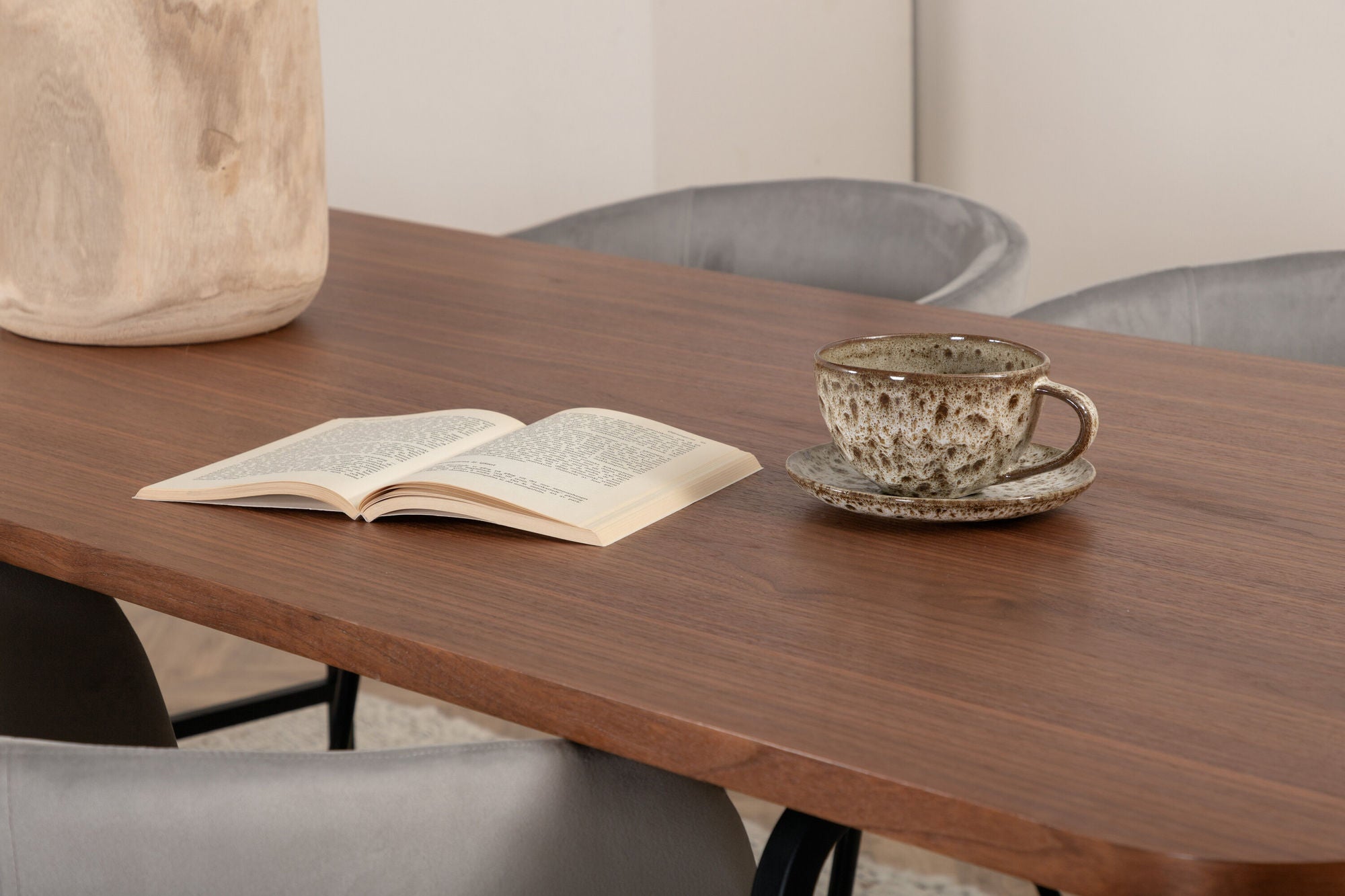 Venture Home Uno spisebord - Black / Walnut Veneer+Berit stol - Black / Light Grey Velvet_6