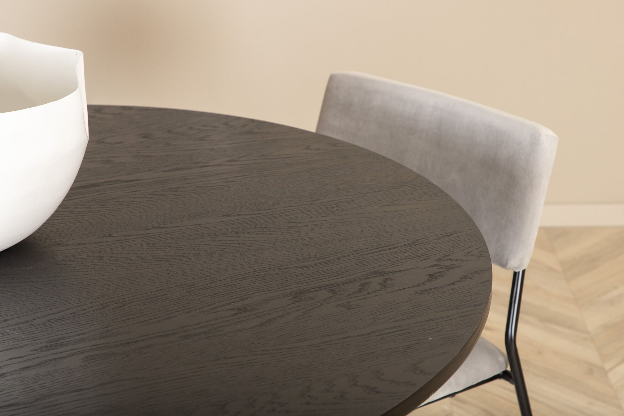 Venture Home Bianca rund spisebord - Black / Black Veneer+Kenth stol - Black / Light Grey Velvet_4