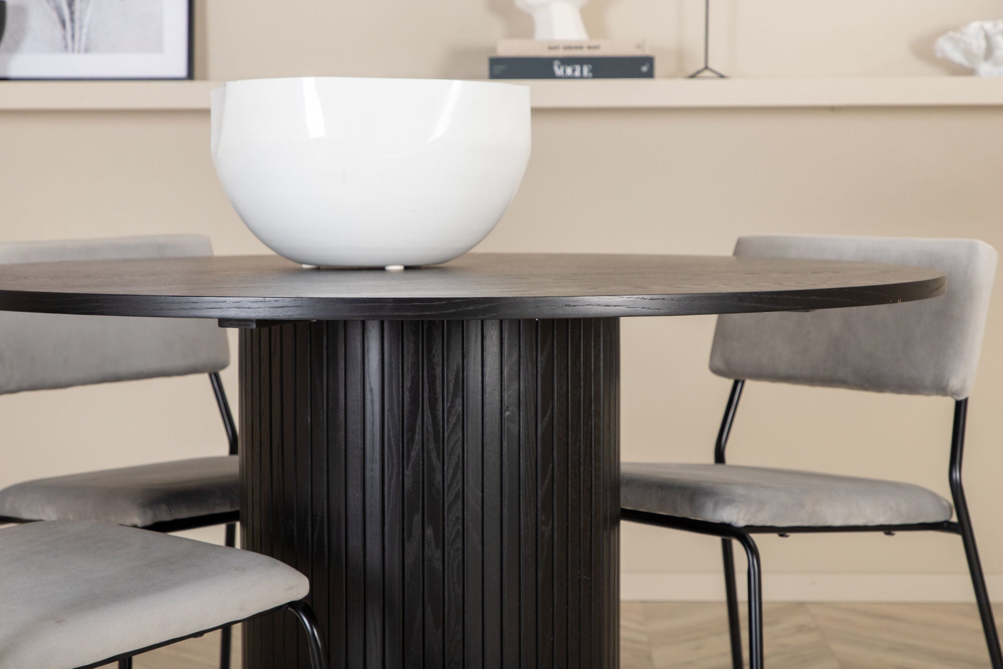 Venture Home Bianca rund spisebord - Black / Black Veneer+Kenth stol - Black / Light Grey Velvet_4
