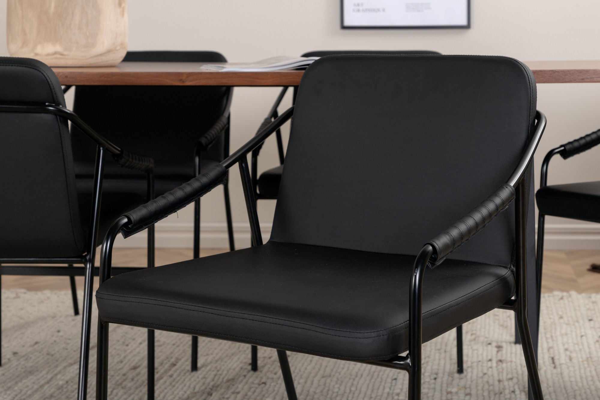 Venture Home Uno spisebord - Black / Walnut Veneer+Tvist stol - Black / Black PU_6