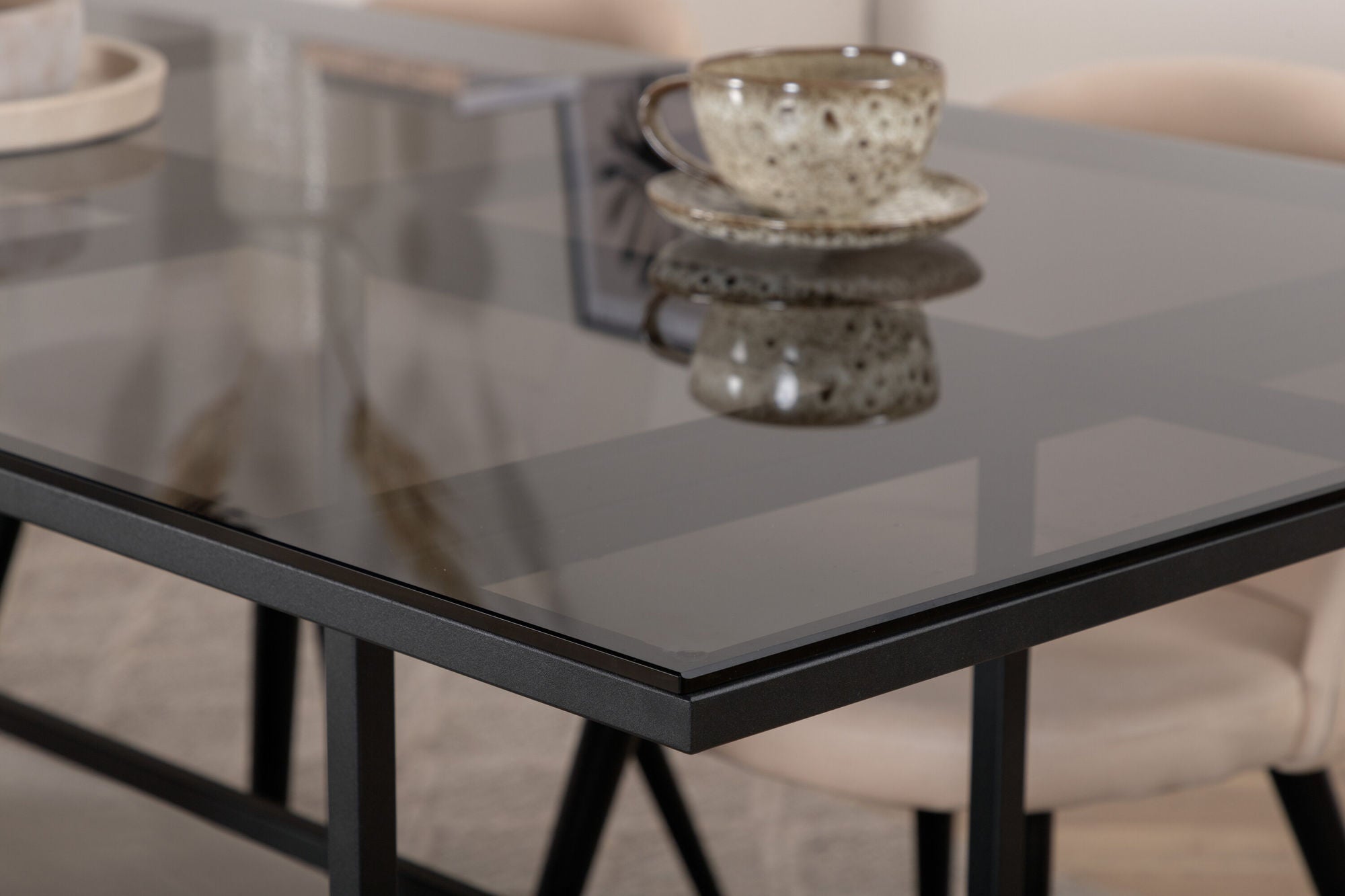 Venture Home Leif spisebord - Black / Black smoked smoked Glass+Velvet Stitches stol - Black / Beige Velvet_4