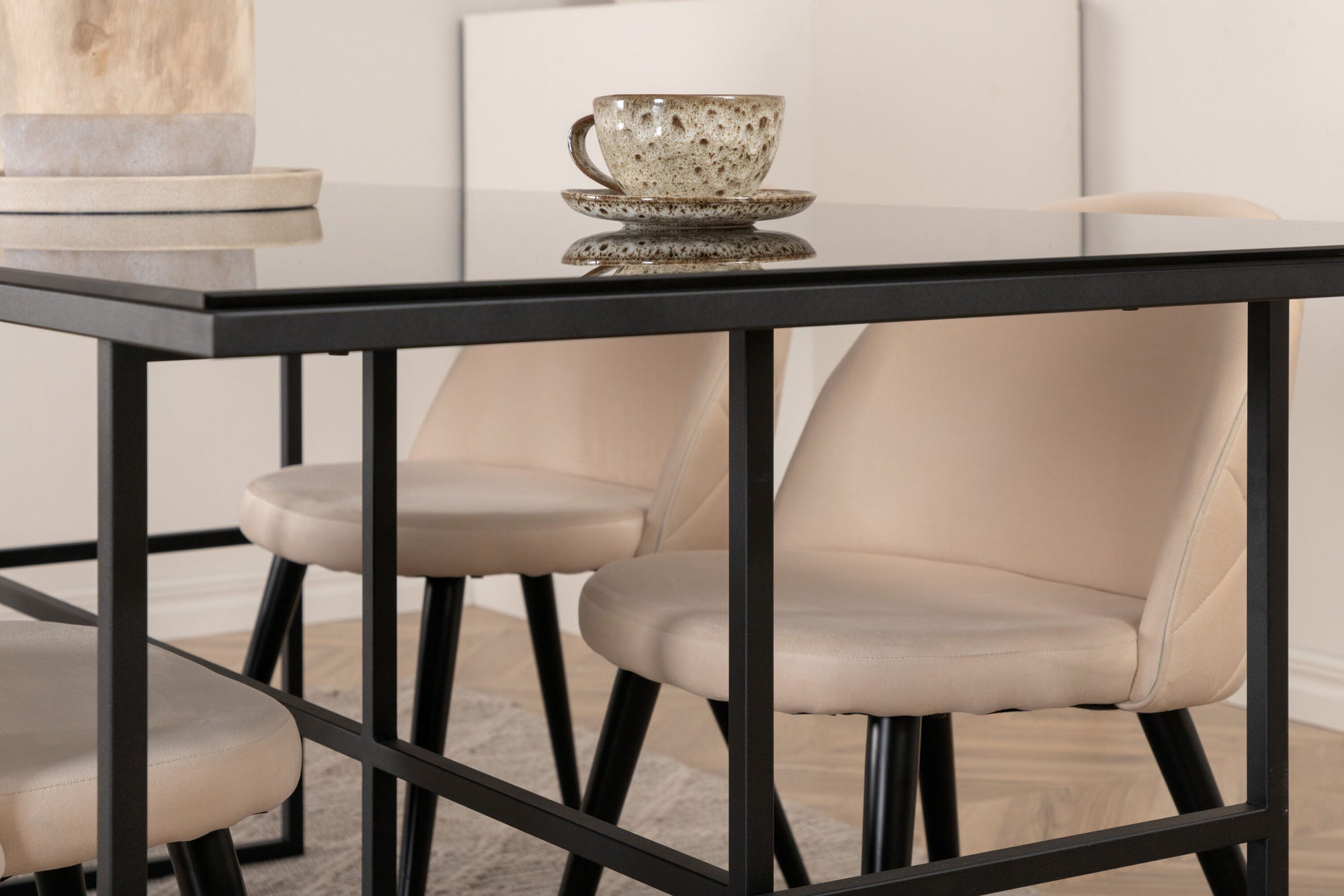 Venture Home Leif spisebord - Black / Black smoked smoked Glass+Velvet Stitches stol - Black / Beige Velvet_4