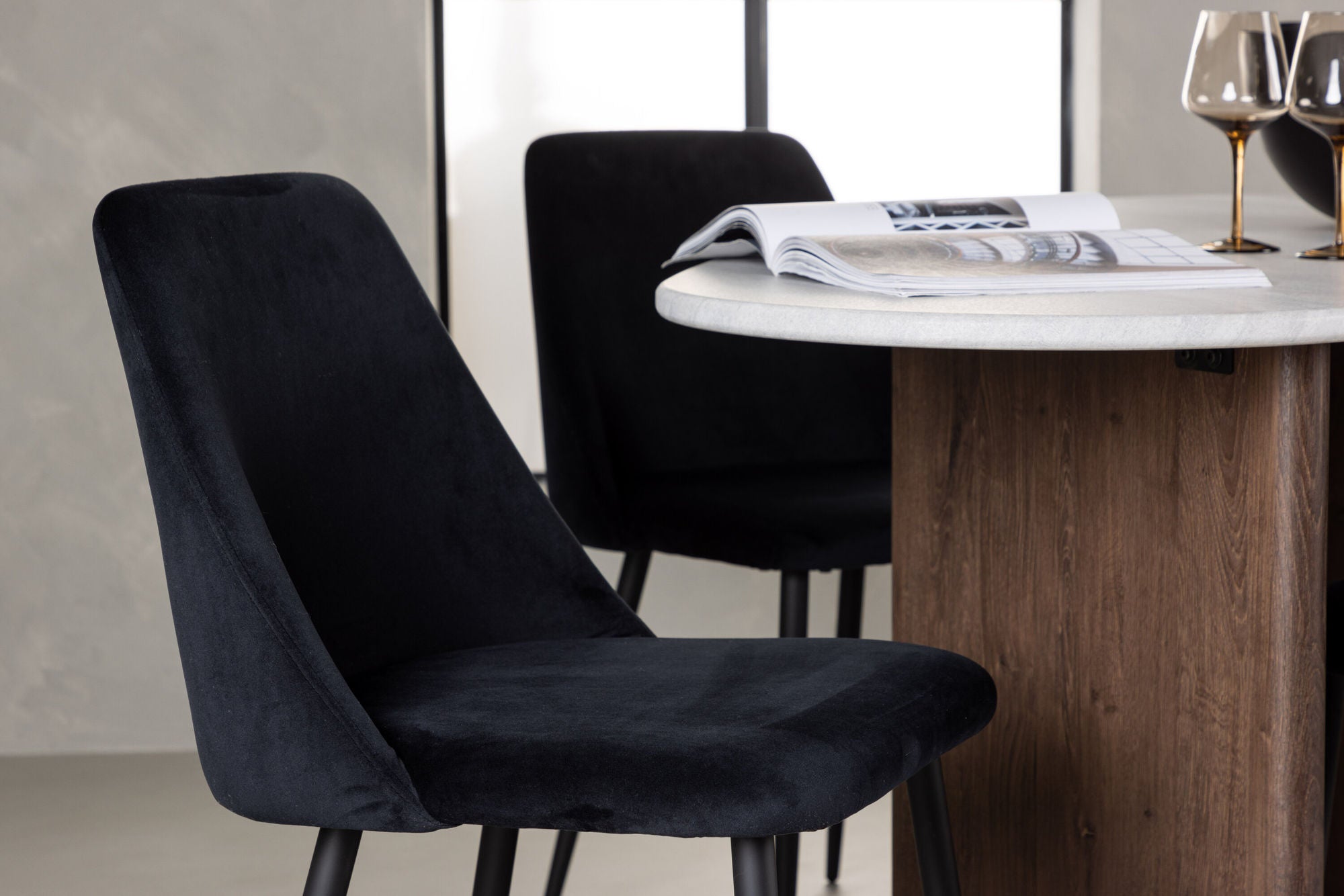 Venture Home Grönvik spisebord 180*75 - Mocca / Offwhite Concretelook MDF +Night Spisebordsstol - Black / Black Velvet _4