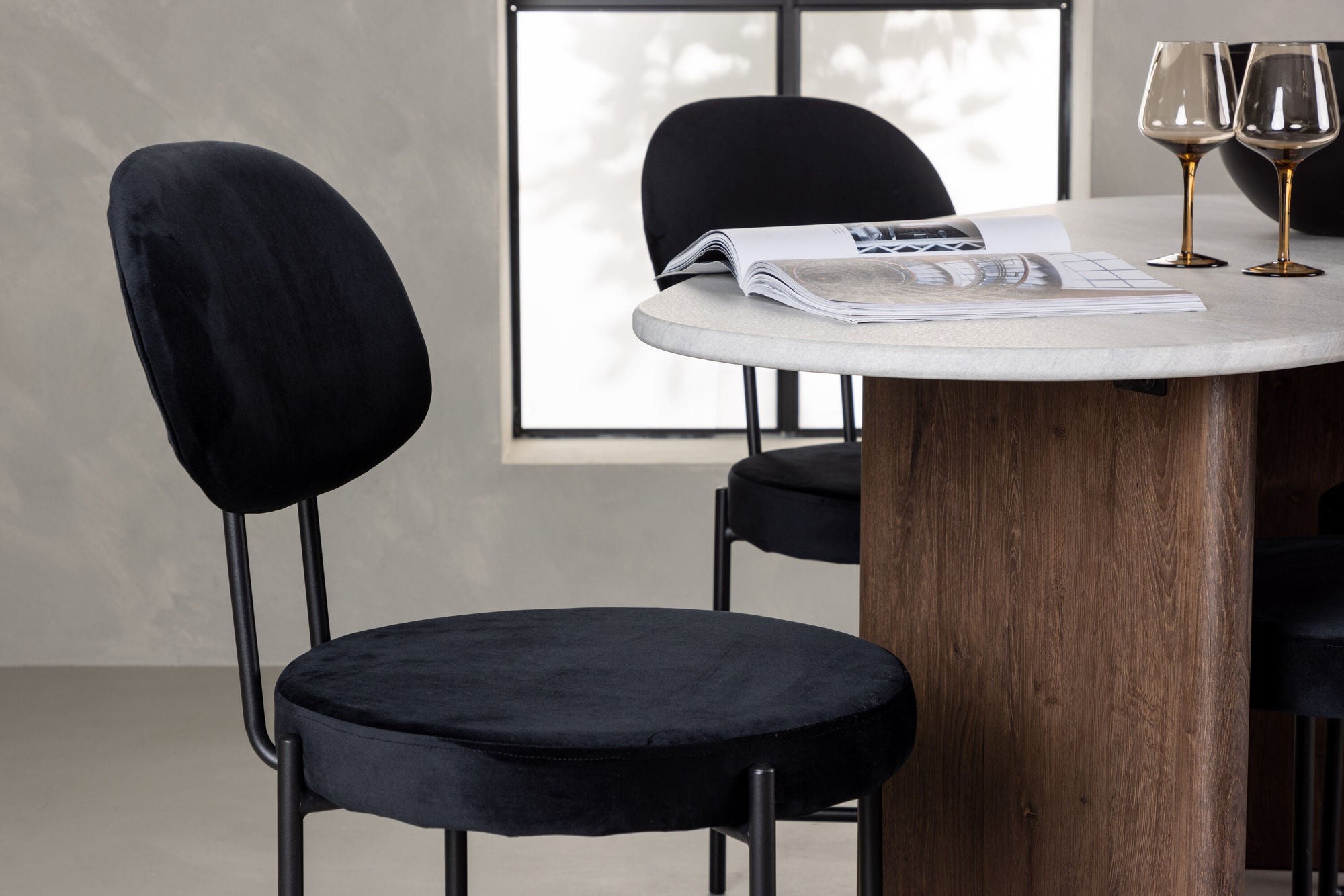 Venture Home Grönvik spisebord 180*75 - Mocca / Offwhite Concretelook MDF +Stella Spisebordsstol - Black / Black Velvet _4
