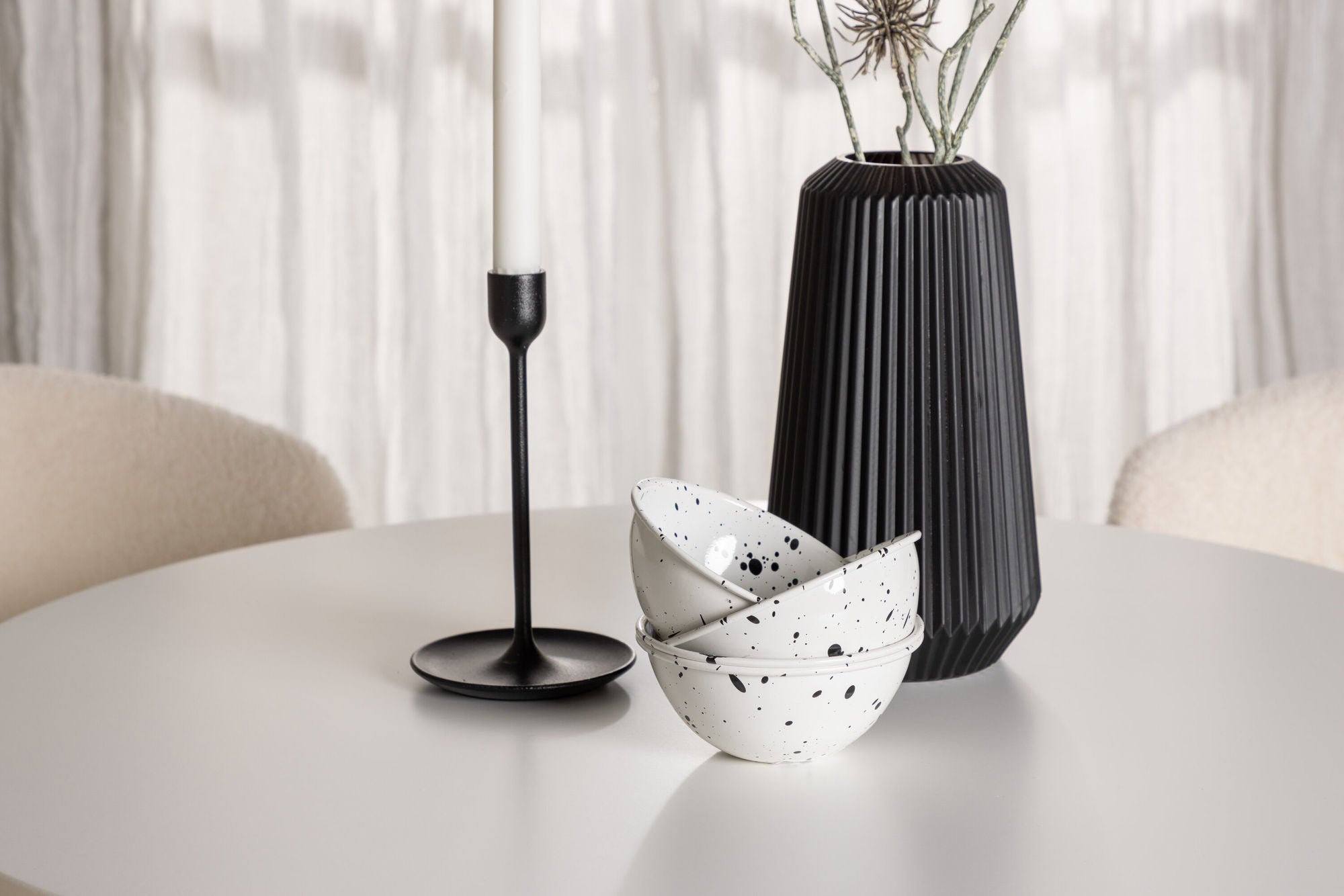 Venture Home Hamden spisebord - White MDF+Chico Spisebordsstol - Black / White Boucle_4