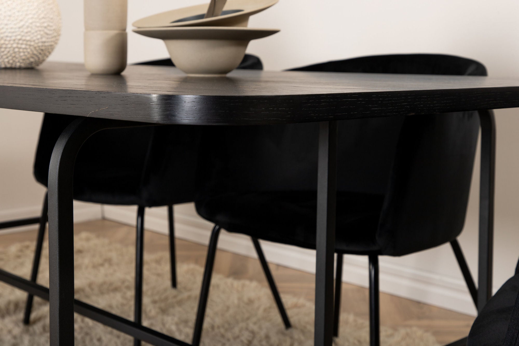 Venture Home Uno spisebord - Black / Black Veneer+Berit stol - Black / Black Velvet_6