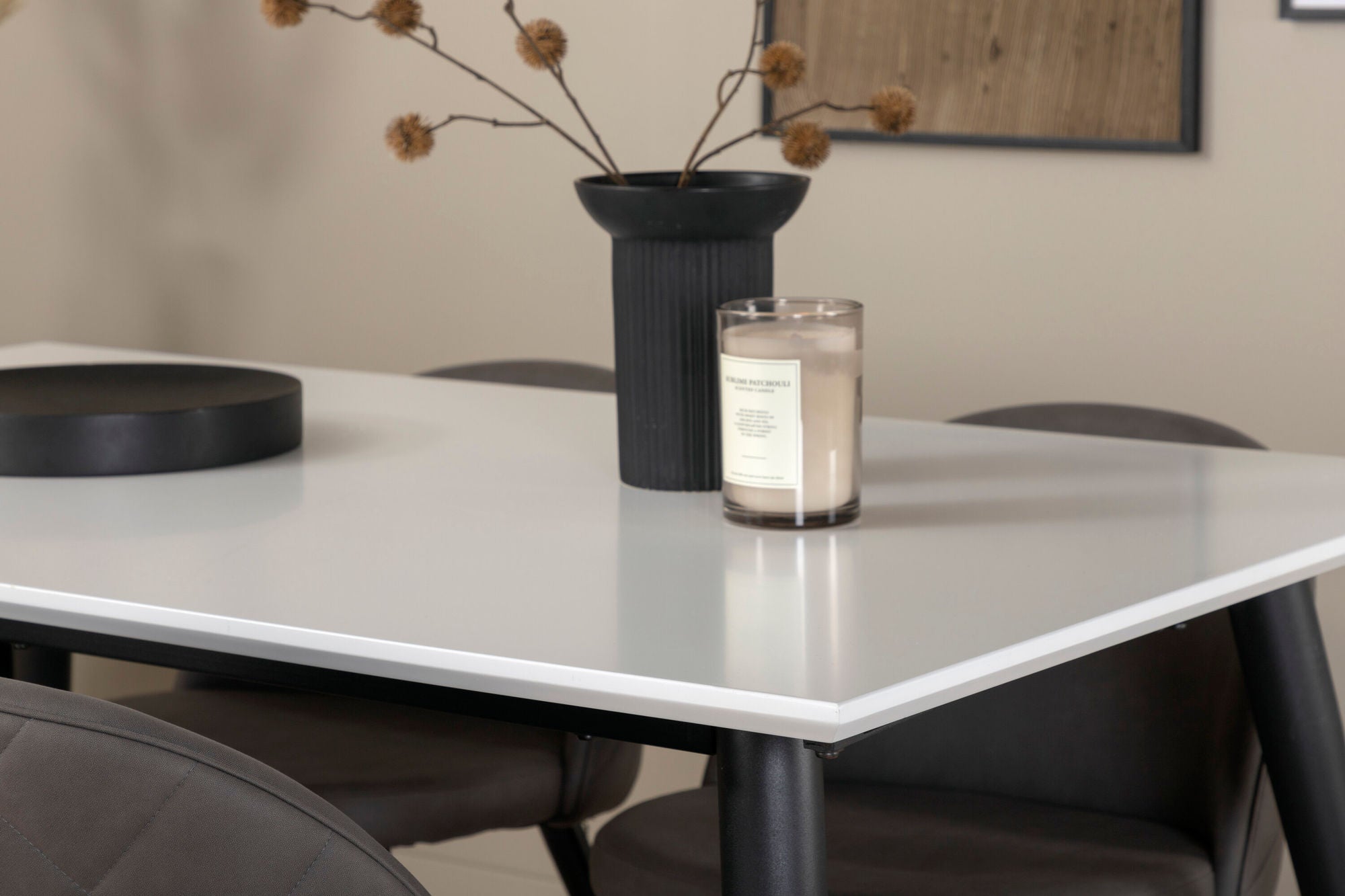 Venture Home Jimmy spisebord - Black / White HPL+Velvet Stitches stol - Black / Grey Micro Fibre_4