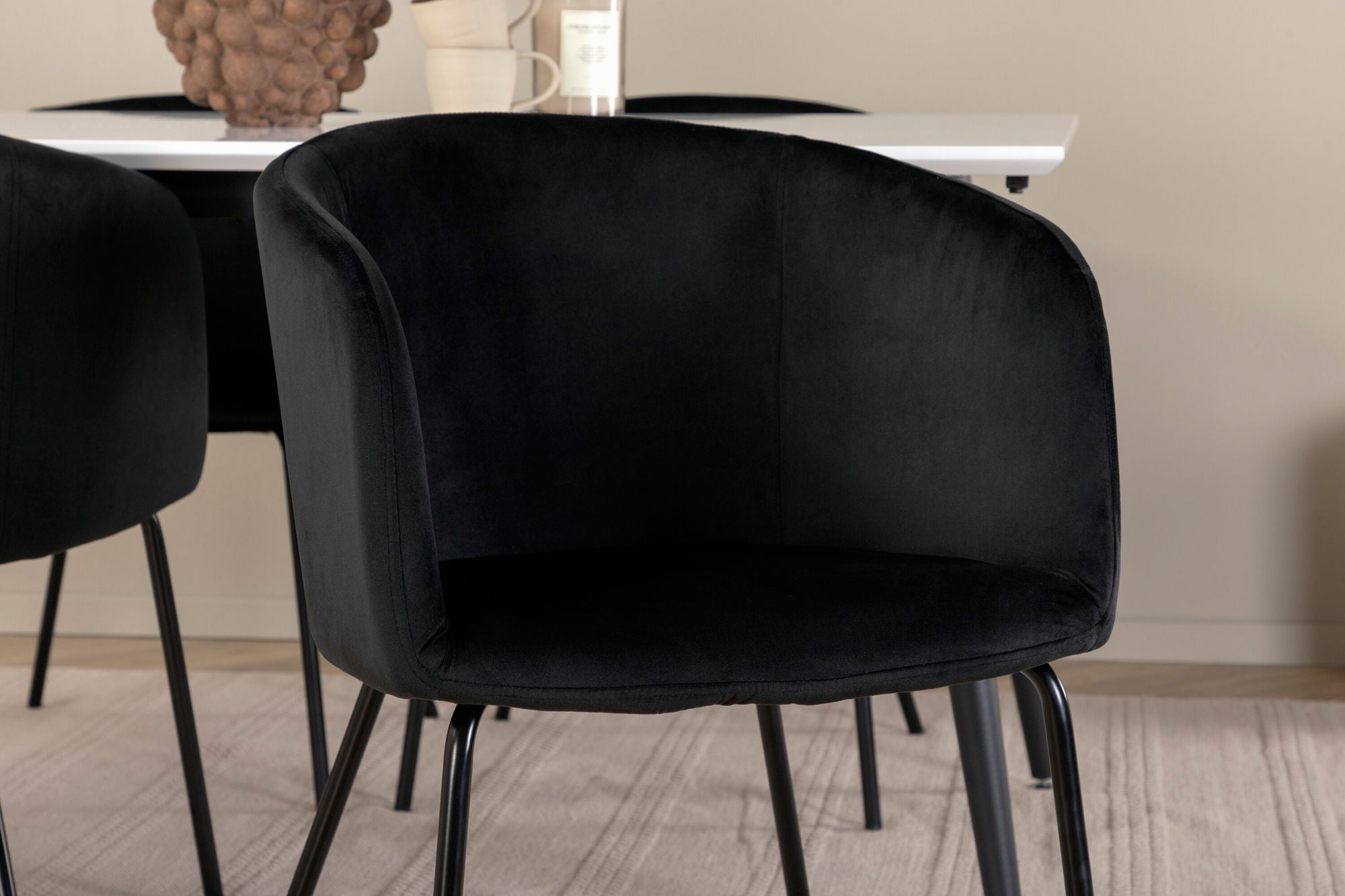 Venture Home Jimmy spisebord - Black / White HPL+Berit stol - Black / Black Velvet_4