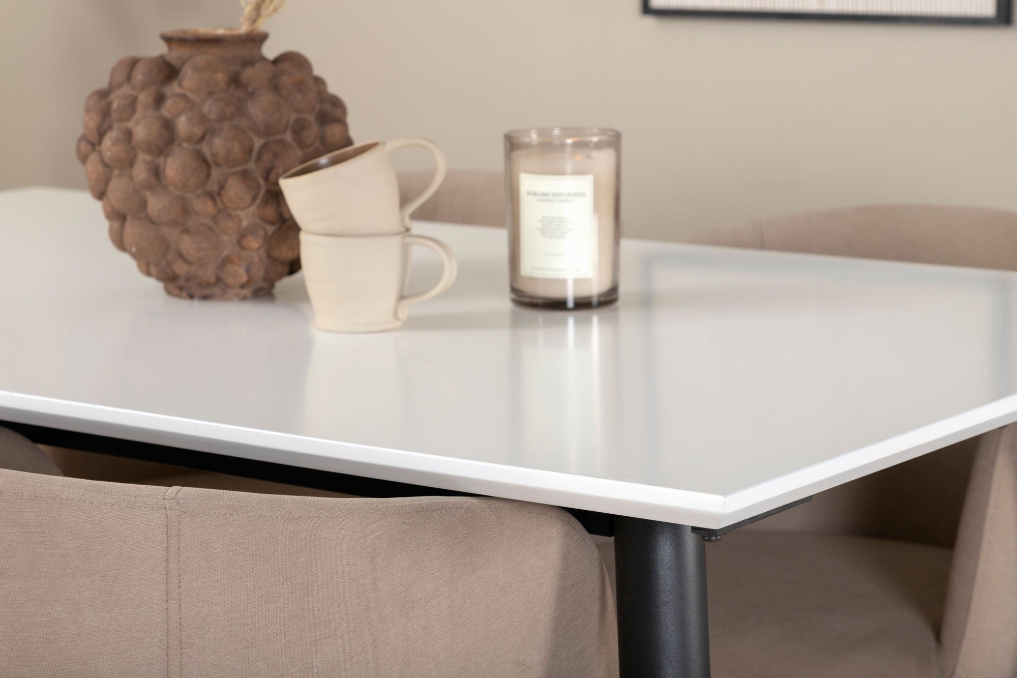 Venture Home Jimmy spisebord - Black / White HPL+Berit stol - Black / Beige Fabric (Polyester linen )_4