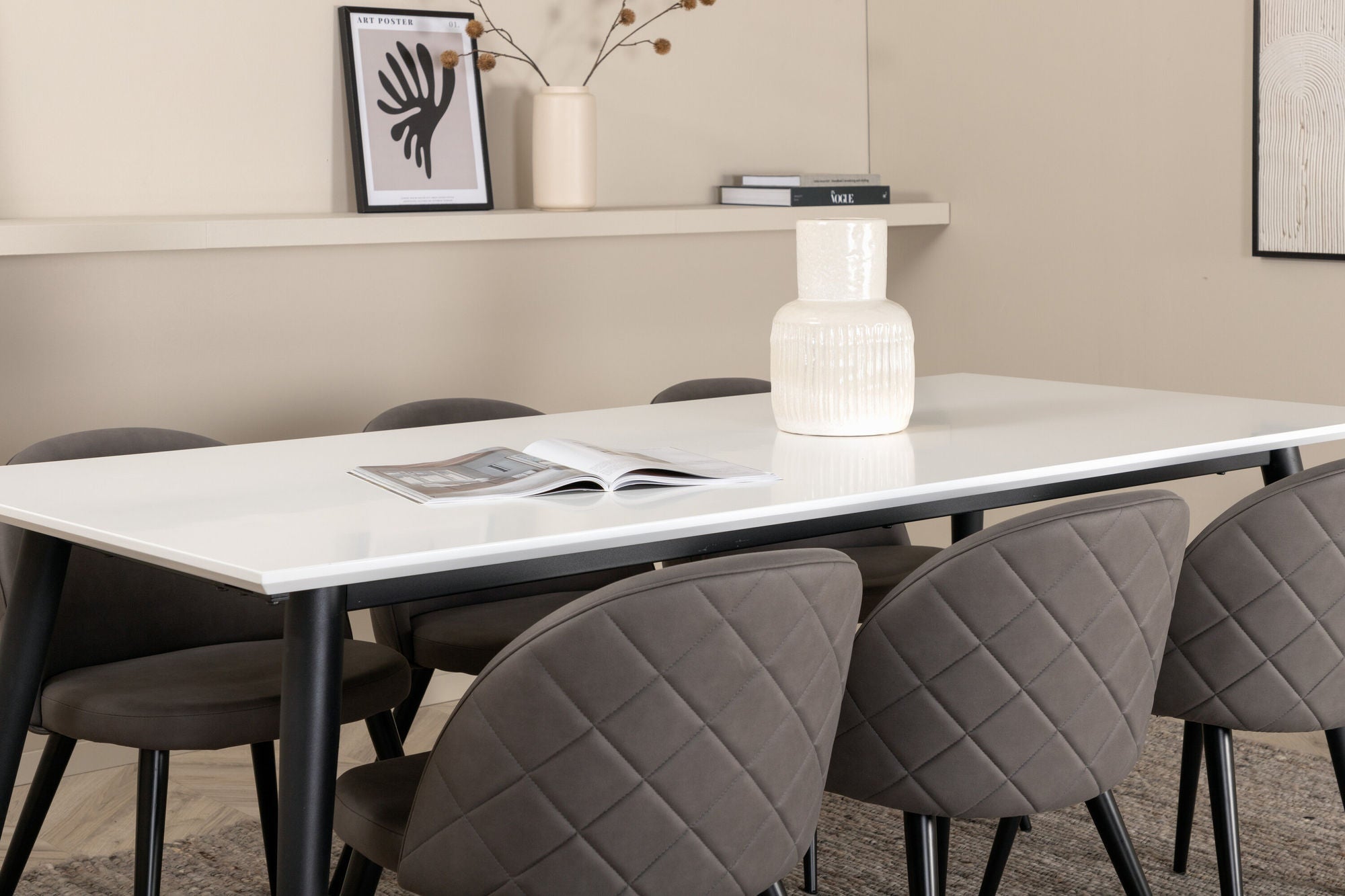 Venture Home Jimmy spisebord - Black / White HPL+Velvet Stitches stol - Black / Grey Micro Fibre_6