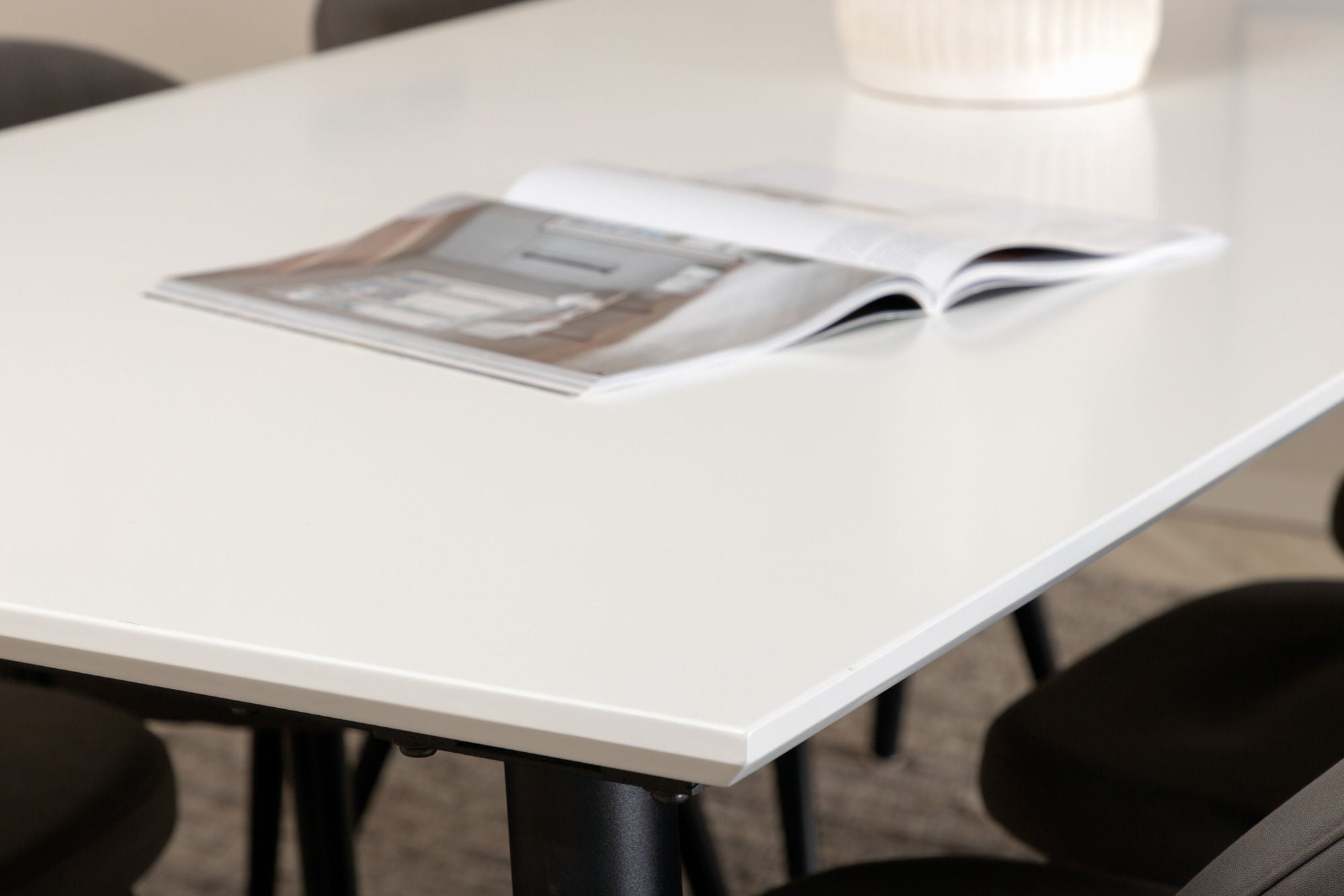 Venture Home Jimmy spisebord - Black / White HPL+Velvet Stitches stol - Black / Grey Micro Fibre_6