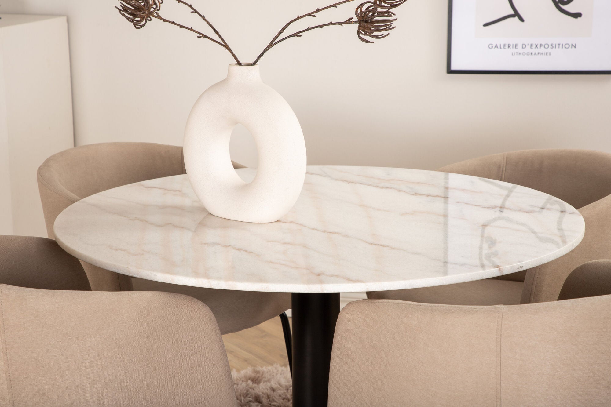 Venture Home Estelle rund spisebord ø106 H75 - White / Black+Berit stol - Black / Beige Fabric (Polyester linen )_4