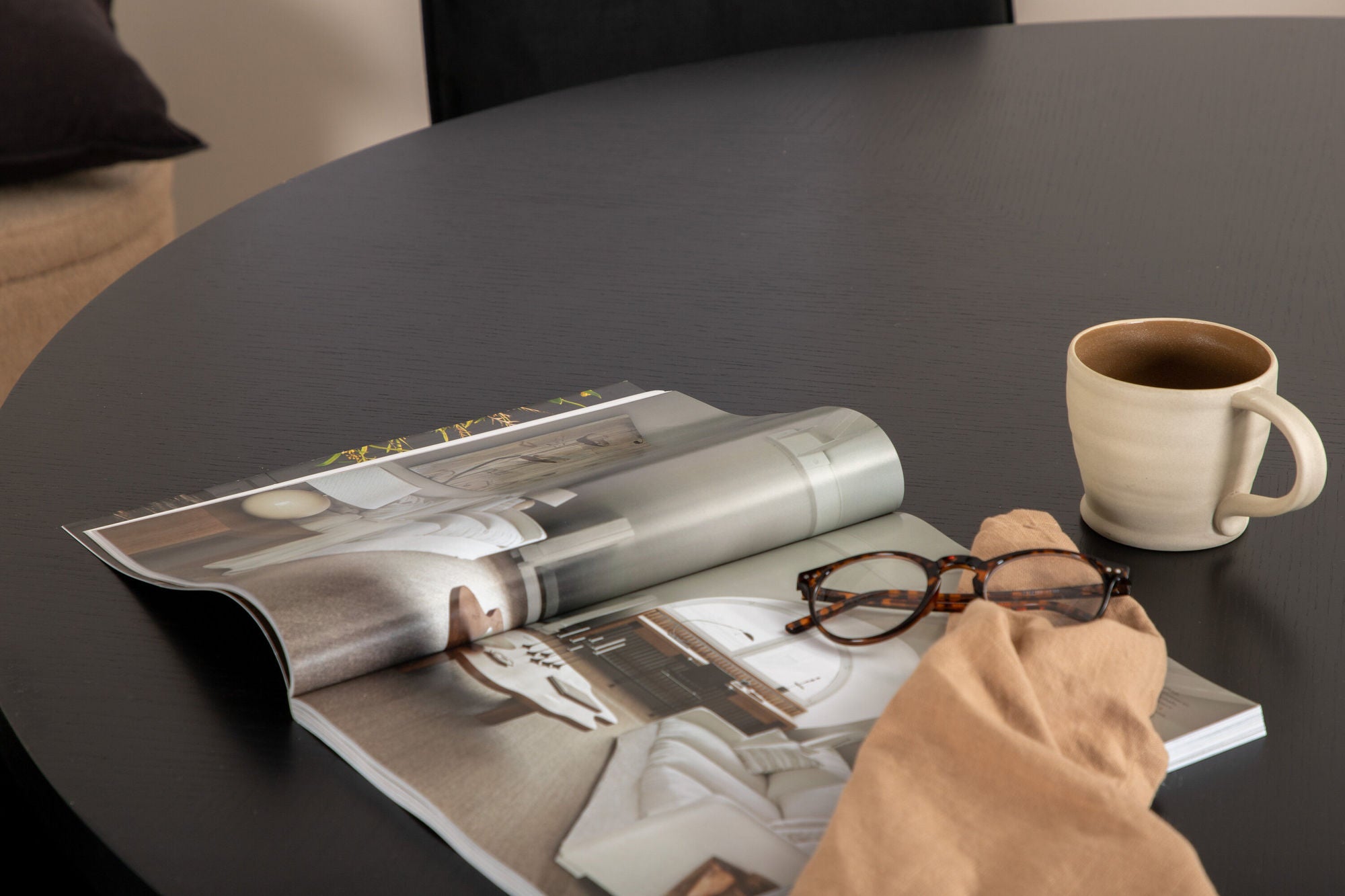 Venture Home Copenhagen - spisebord round - Black / Black+Petra stol - Distressed Copper / Black Velvet_4