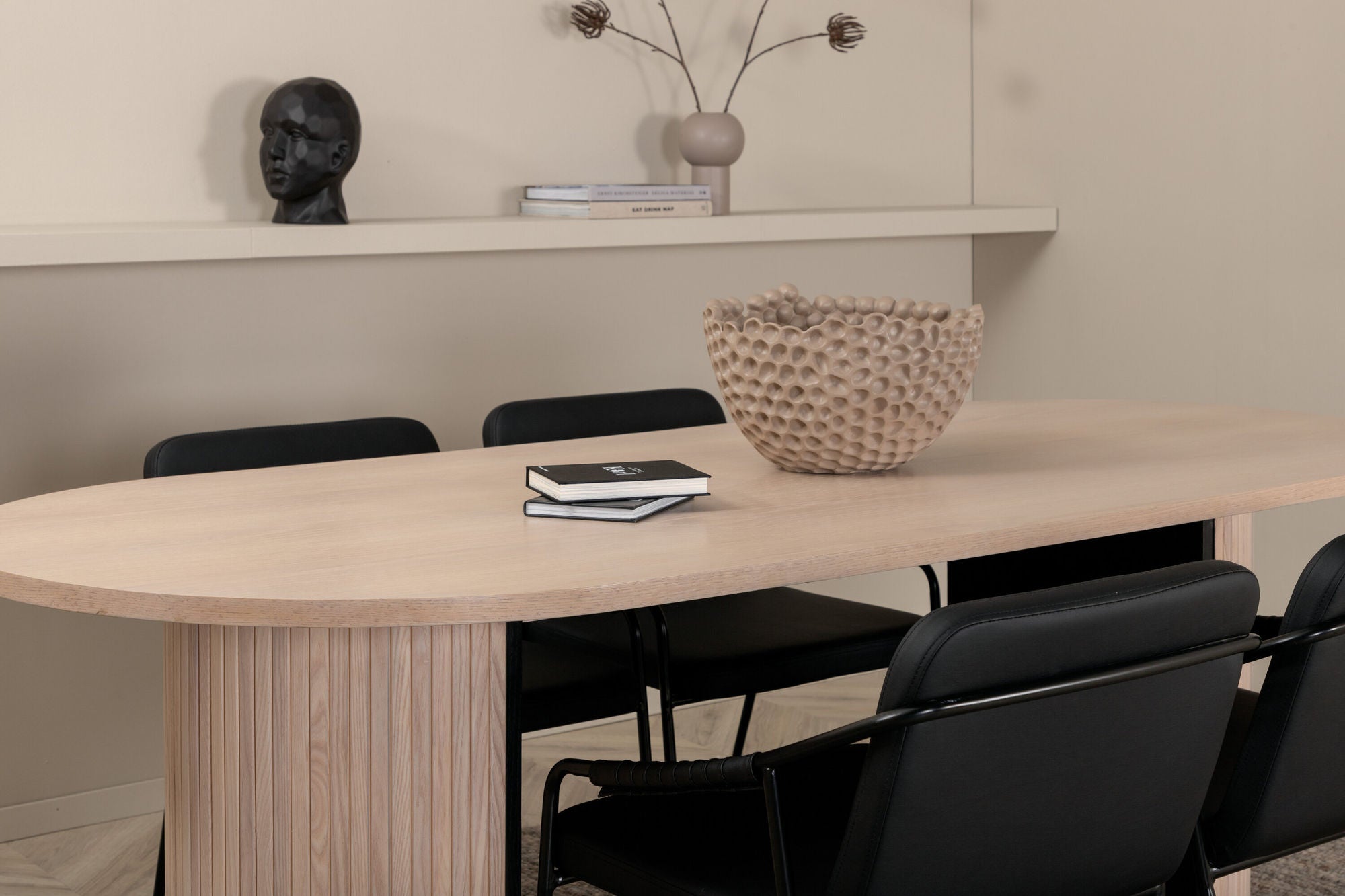 Venture Home Bianca Oval spisebord - White Wash / Black Veneer+Tvist stol - Black / Black PU_4