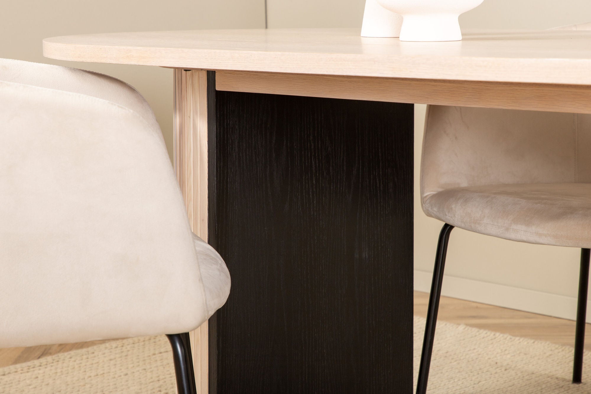 Venture Home Bianca Oval spisebord , White Wash Black Veneer+Berit stol , Black Beige Velvet_4