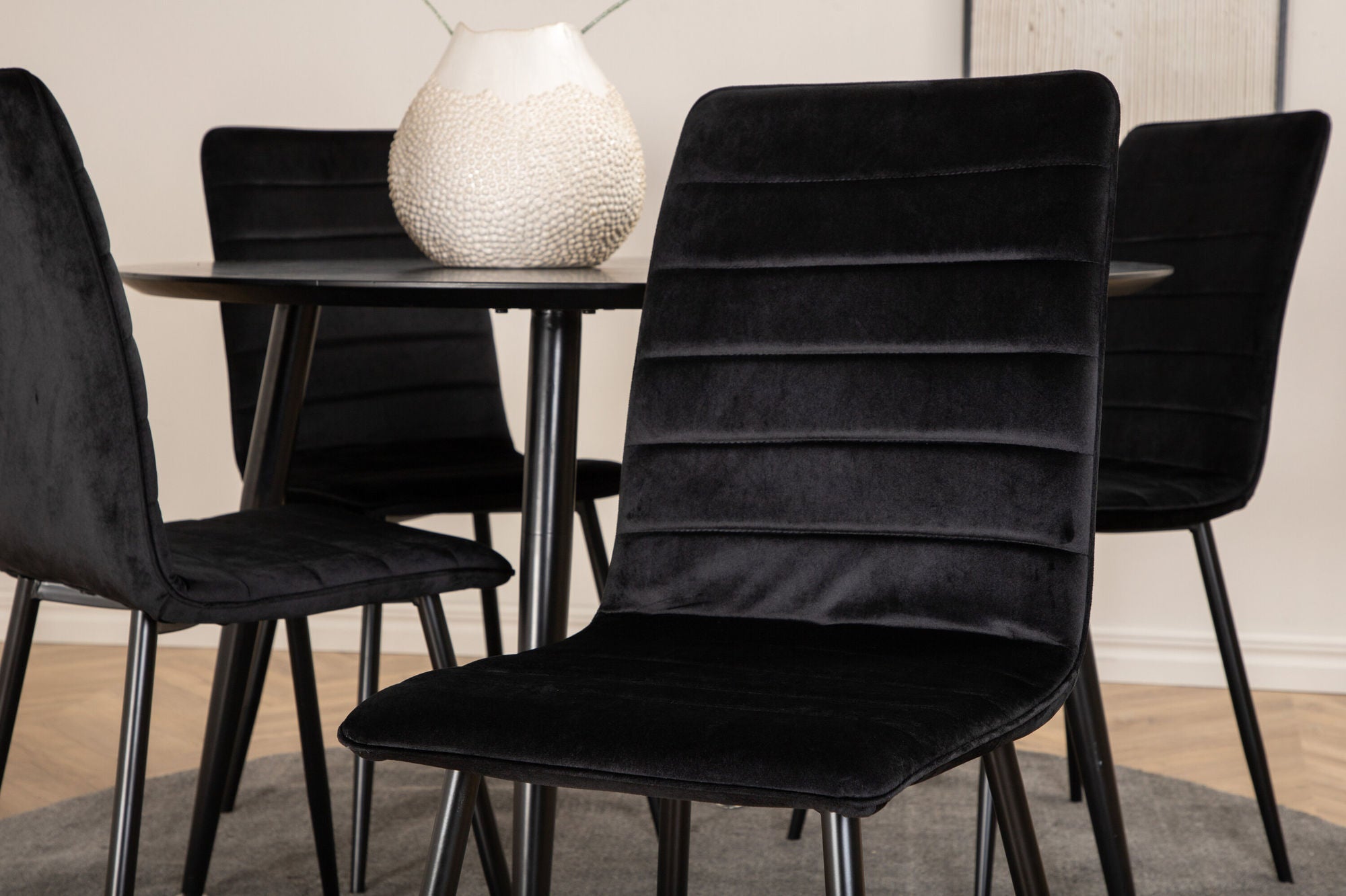 Venture Home Dipp spisebord - 115cm - Black Veneer / All black legs +Windu Lyx stol - Black / Black Velvet_4