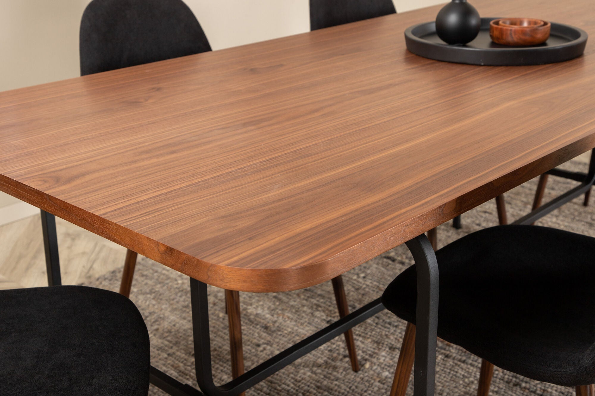 Venture Home Uno spisebord , Black Walnut Veneer+Polar Spisebordsstol , Walnut Legs , Black Fabric_6