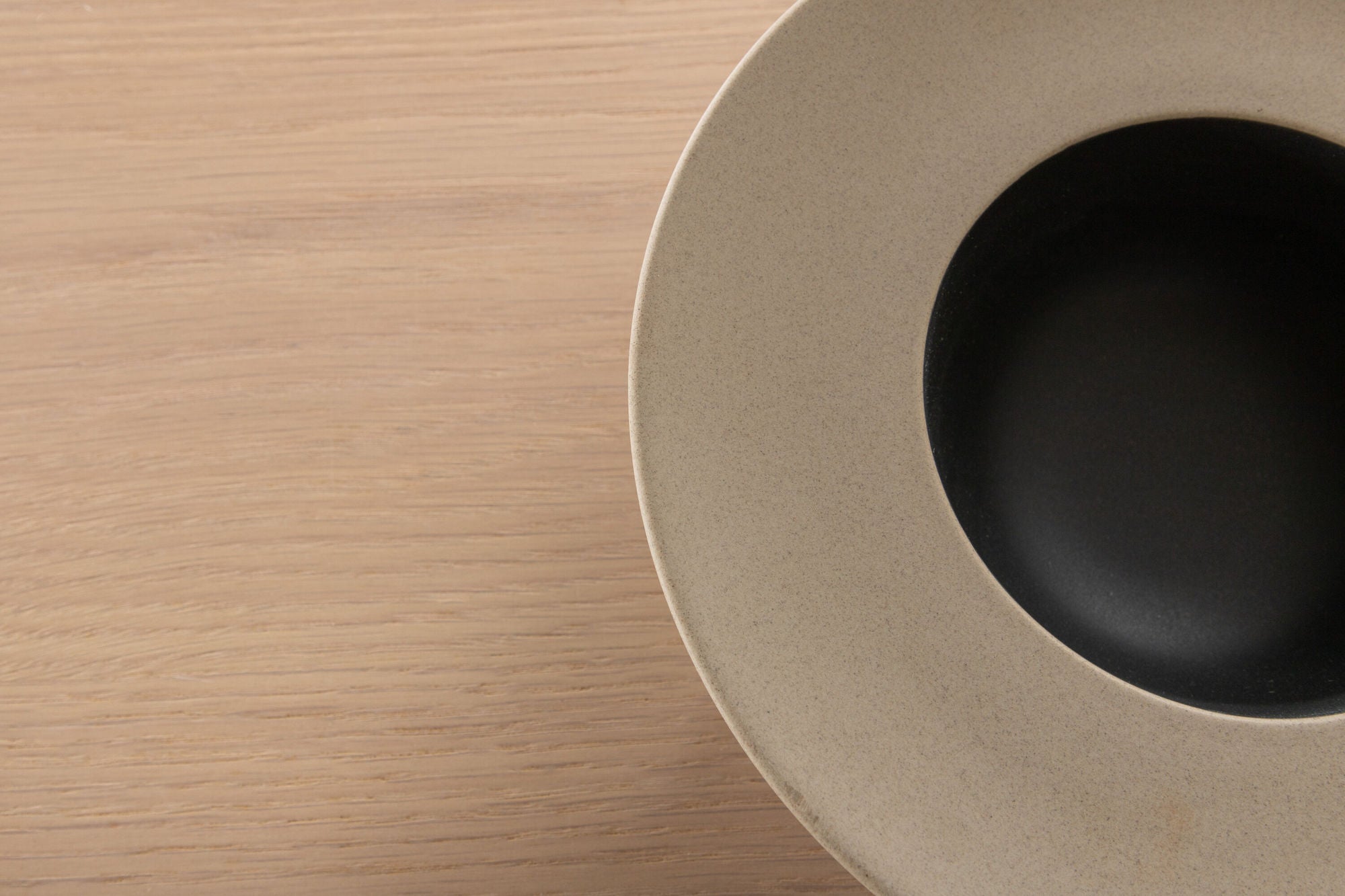 Venture Home Bianca Oval spisebord , White Wash Black Veneer+Berit stol , Black Beige Fabric (Polyester linen )_4