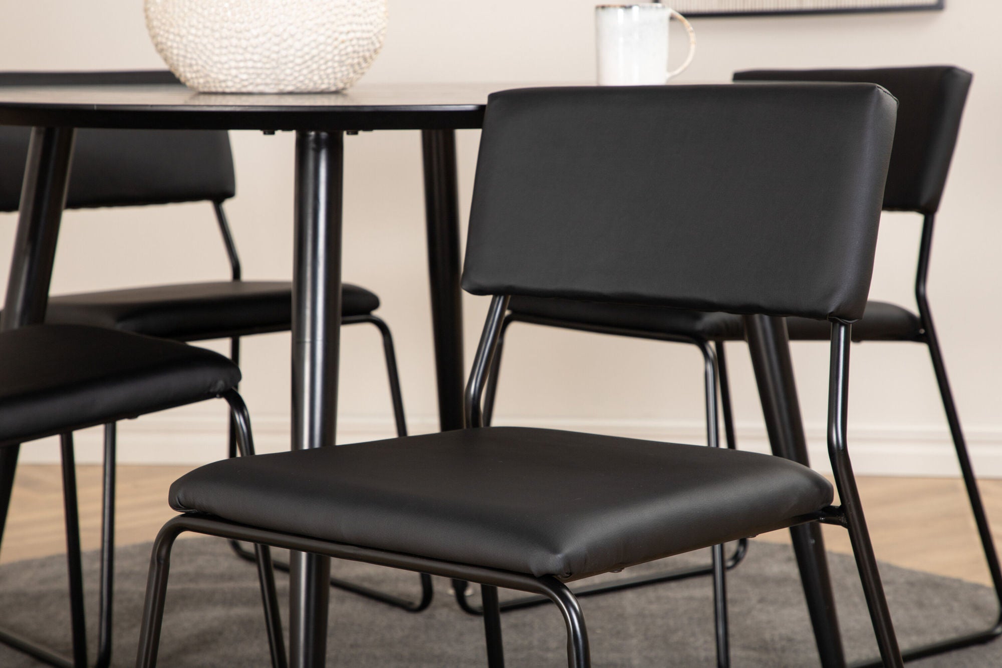 Venture Home Dipp spisebord - 115cm - Black Veneer / All black legs +Kenth stol - Black / Black PU_4