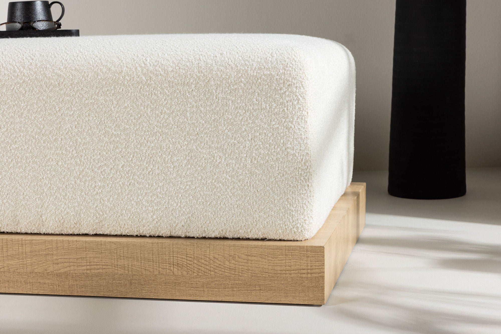 Venture Home Ivy Ottoman - Woodlook /  White boucle