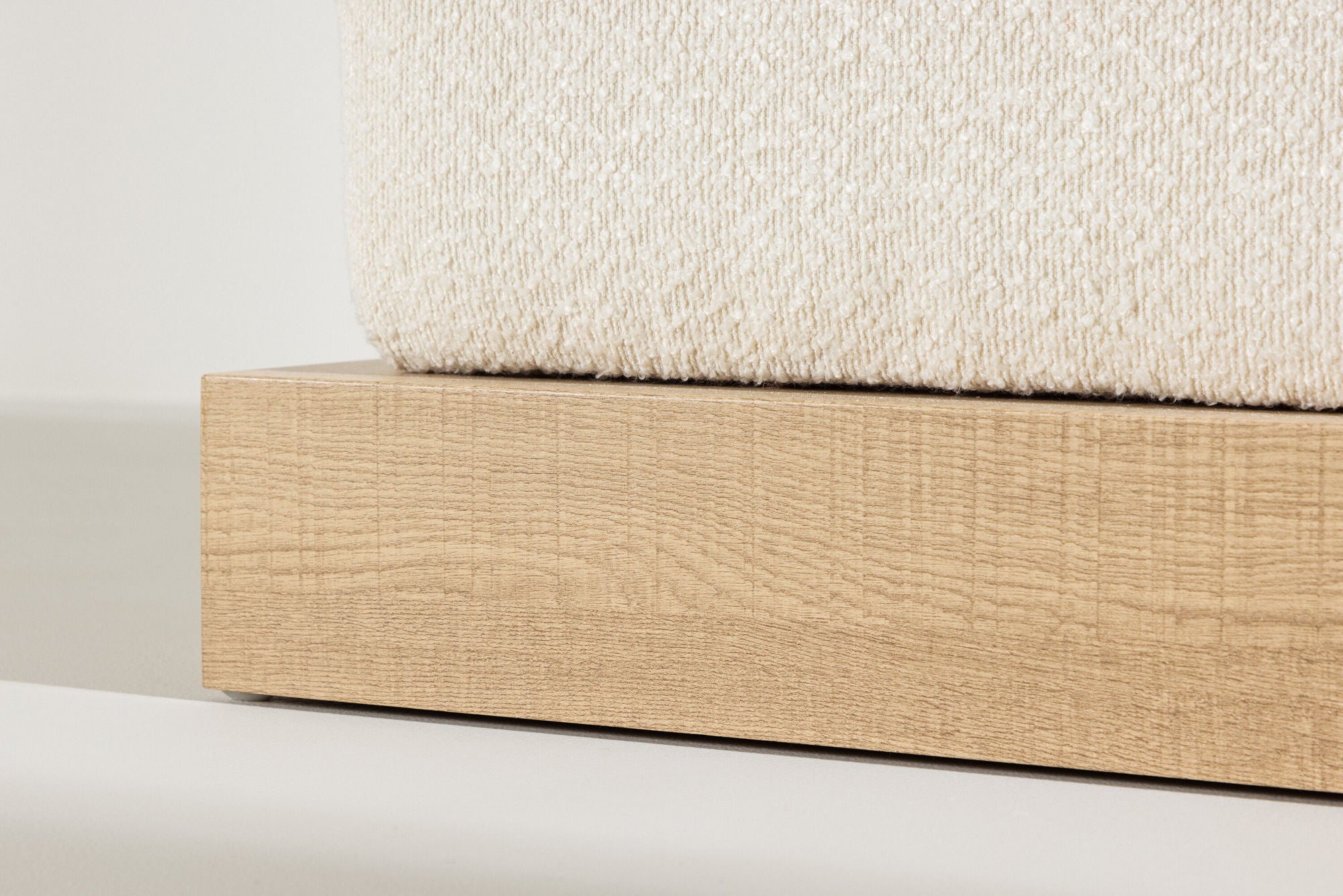 Venture Home Ivy Ottoman - Woodlook /  White boucle