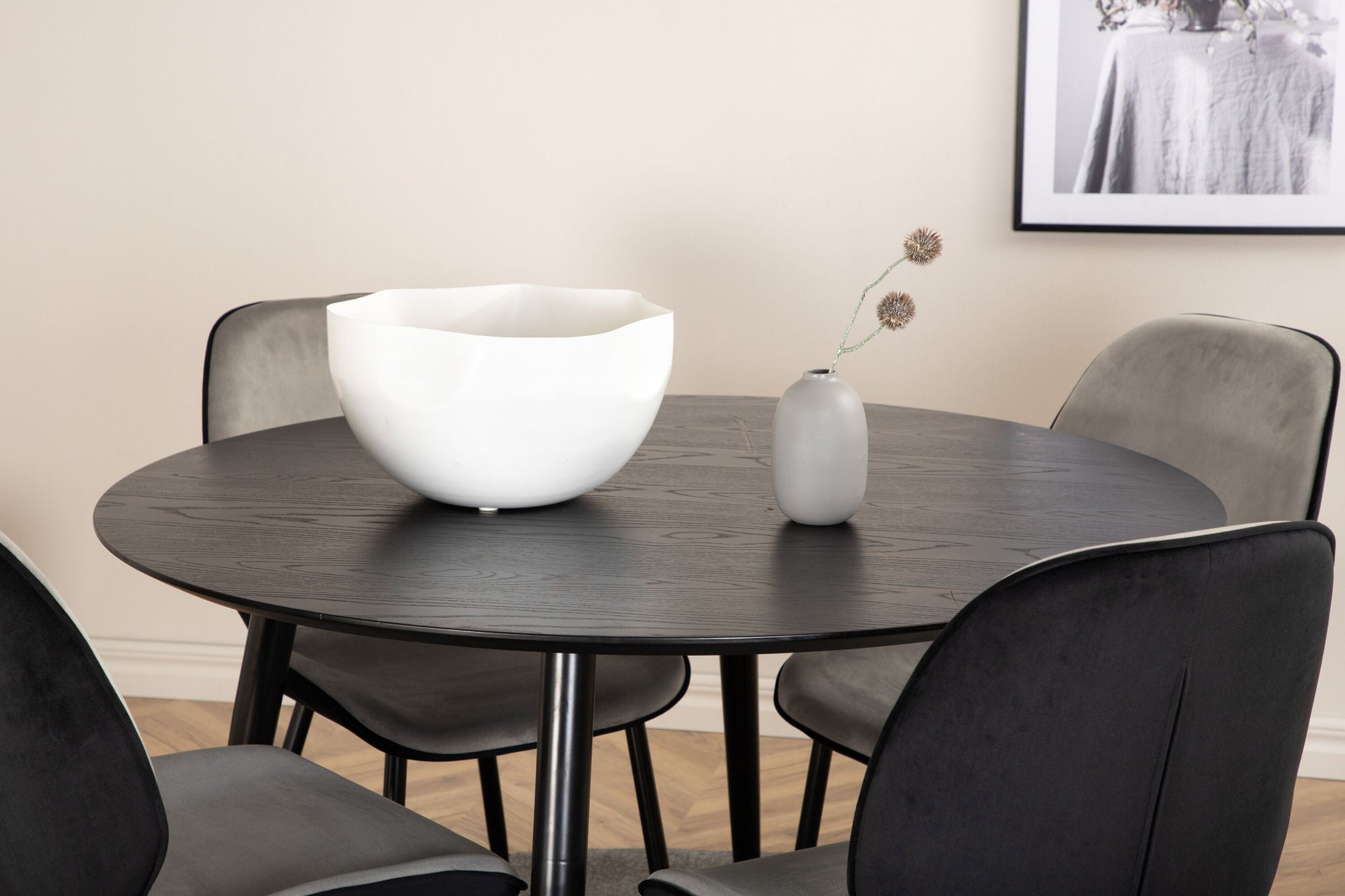 Venture Home Dipp spisebord - 115cm - Black Veneer / All black legs +Emma stol - Black / Black and Light Grey Black Velvet in Back Grey Velvet in front_4