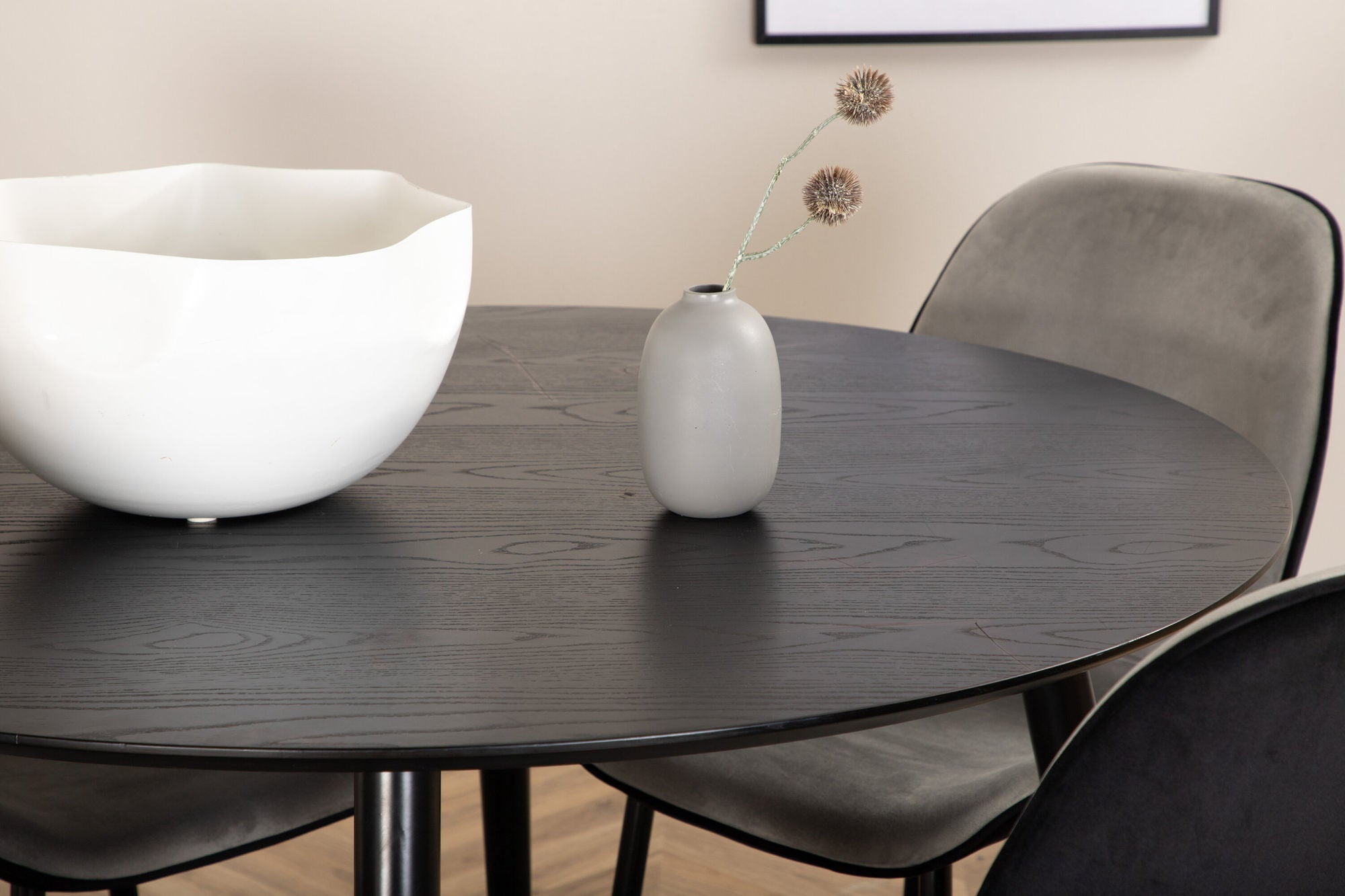 Venture Home Dipp spisebord - 115cm - Black Veneer / All black legs +Emma stol - Black / Black and Light Grey Black Velvet in Back Grey Velvet in front_4