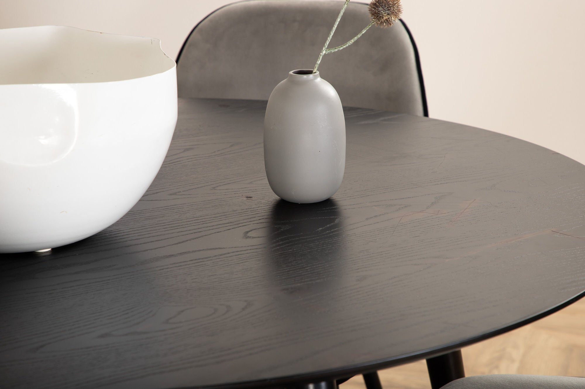 Venture Home Dipp spisebord - 115cm - Black Veneer / All black legs +Emma stol - Black / Black and Light Grey Black Velvet in Back Grey Velvet in front_4