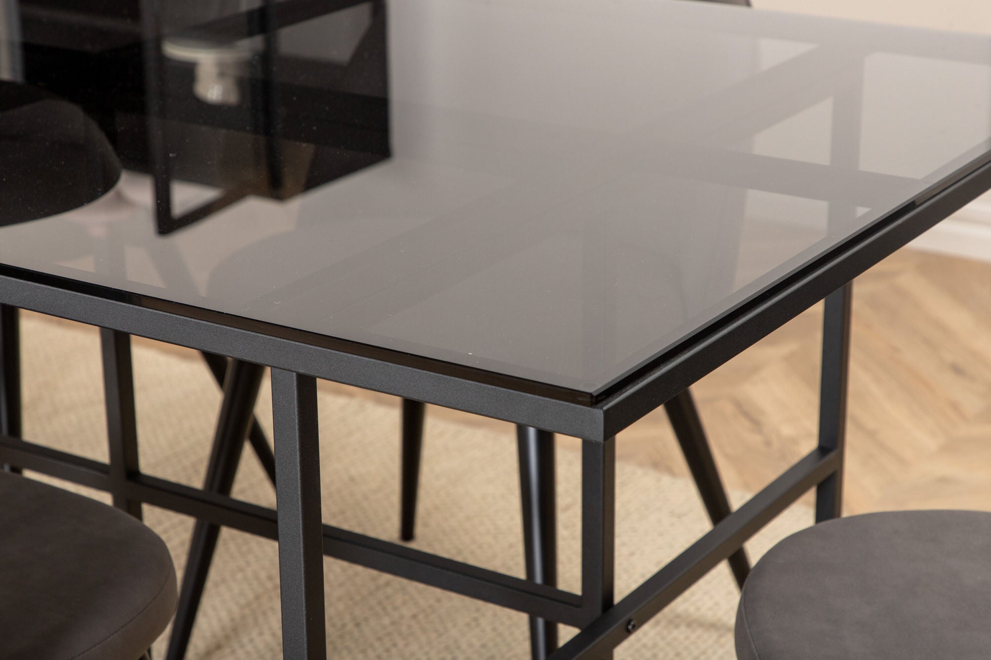 Venture Home Leif spisebord , Black Black smoked smoked Glass+Velvet Stitches stol , Black Grey Micro Fibre_6