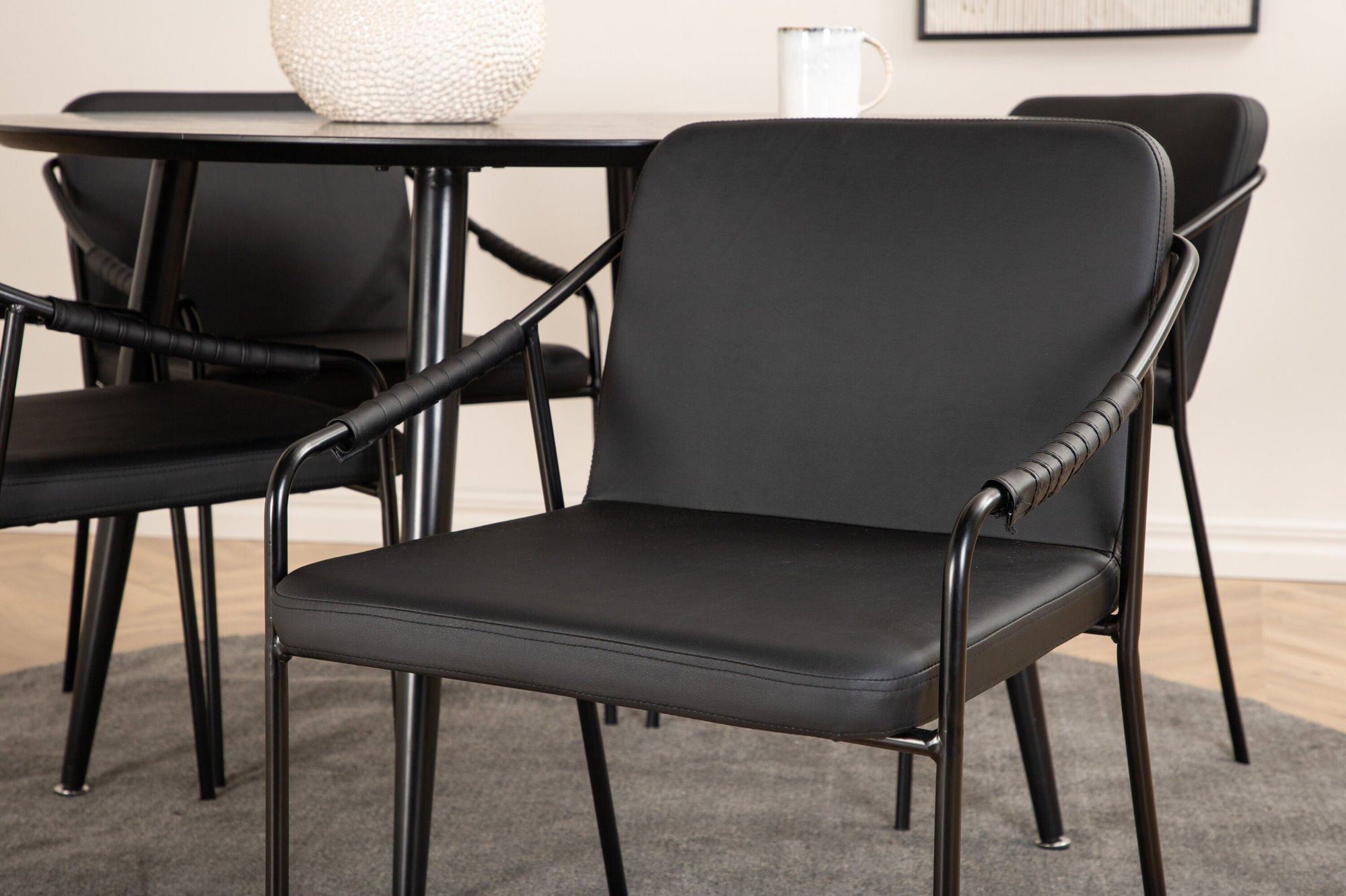 Venture Home Dipp spisebord - 115cm - Black Veneer / All black legs +Tvist stol - Black / Black PU_4