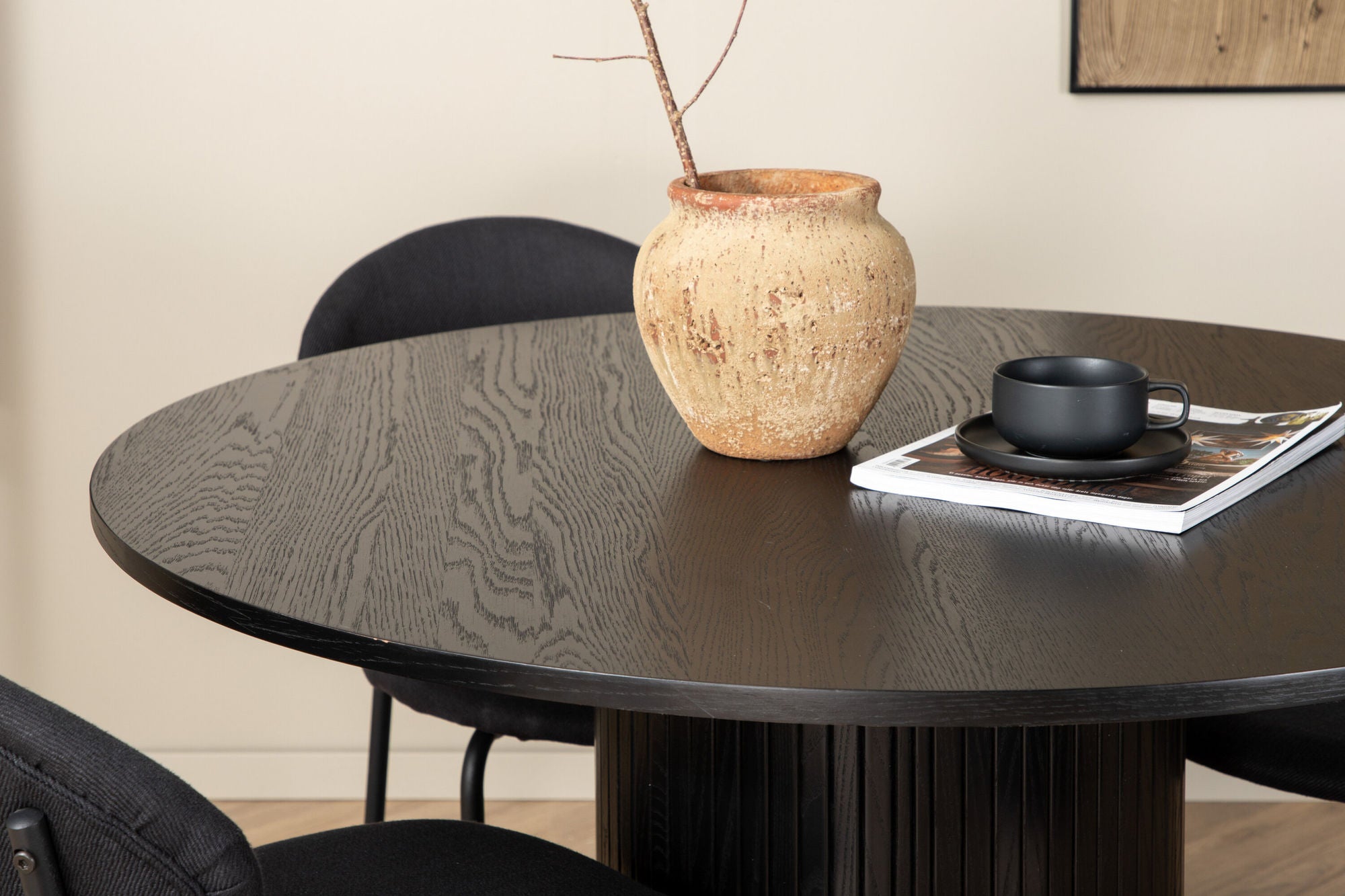 Venture Home Bianca rund spisebord , Black Black Veneer+Vault Spisebordsstol , Black Legs , Black Fabric_4