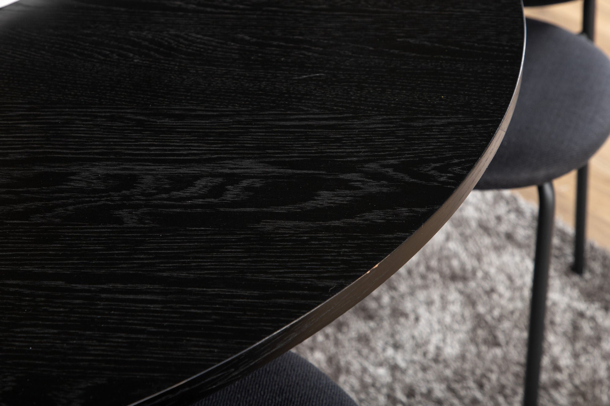 Venture Home Bianca rund spisebord , Black Black Veneer+Vault Spisebordsstol , Black Legs , Black Fabric_4