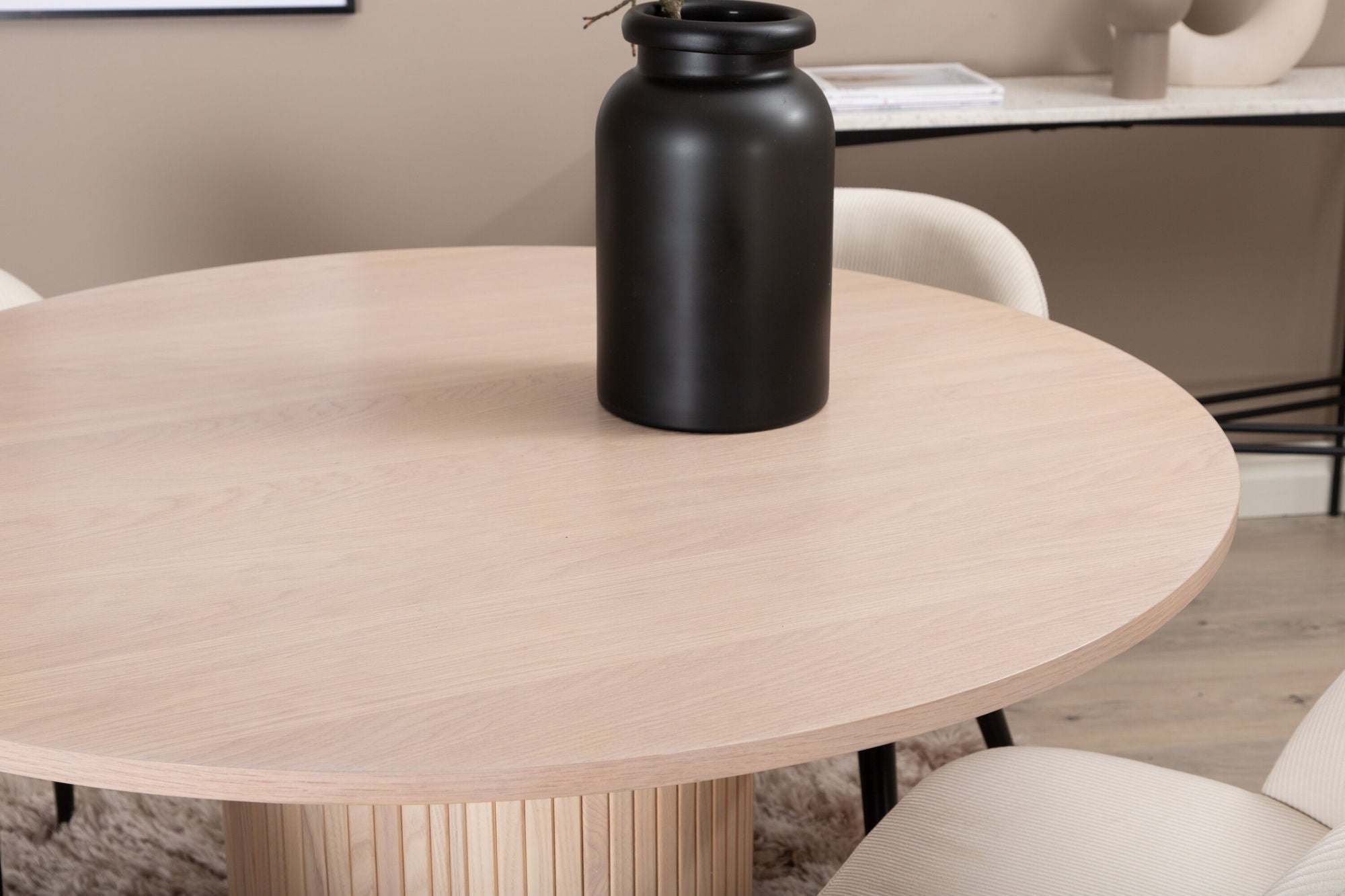 Venture Home Bianca rund spisebord , White Wash Black Veneer+Velvet Spisebordsstol Corduroy , Beige Black_4