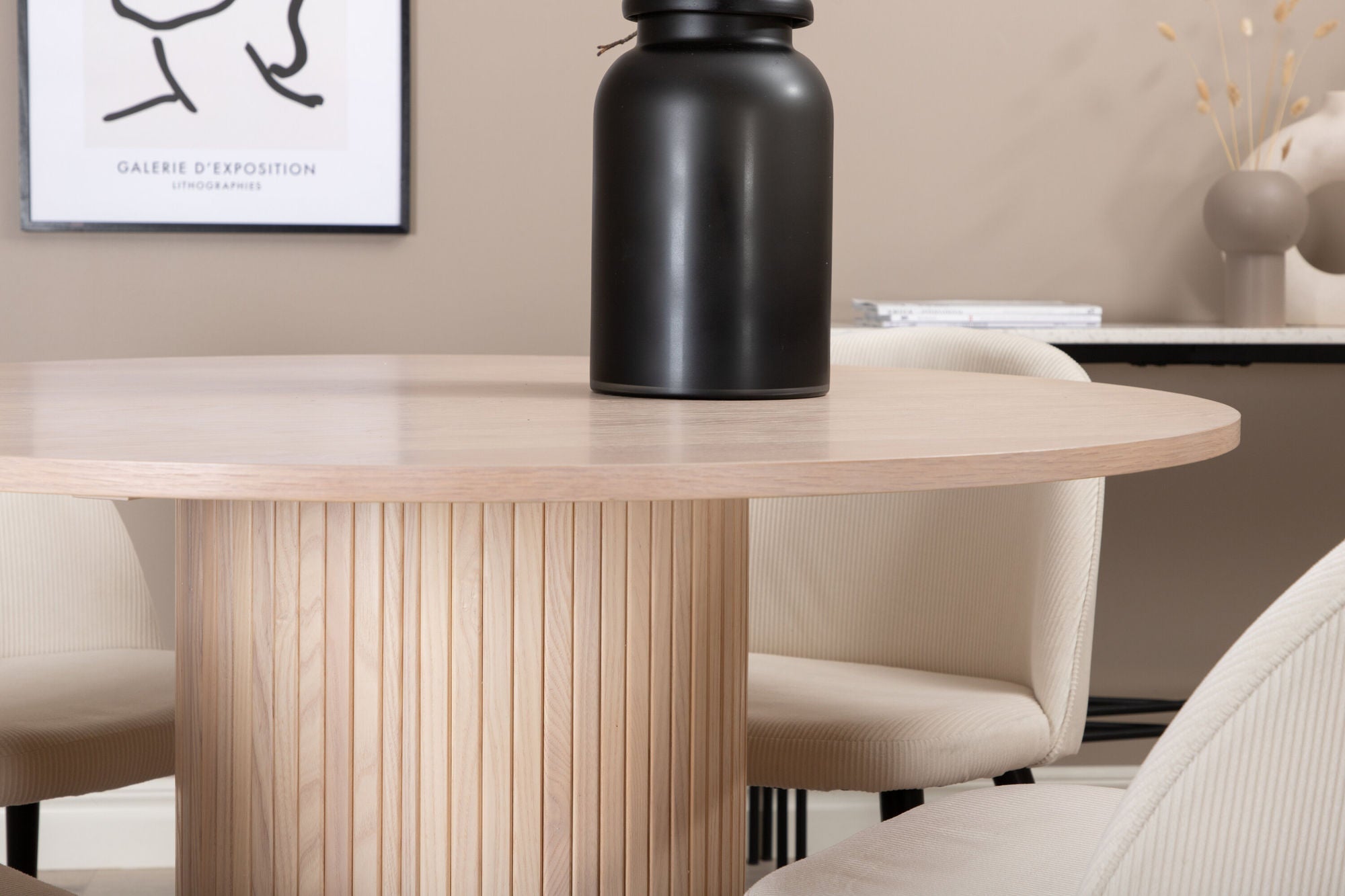 Venture Home Bianca rund spisebord , White Wash Black Veneer+Velvet Spisebordsstol Corduroy , Beige Black_4