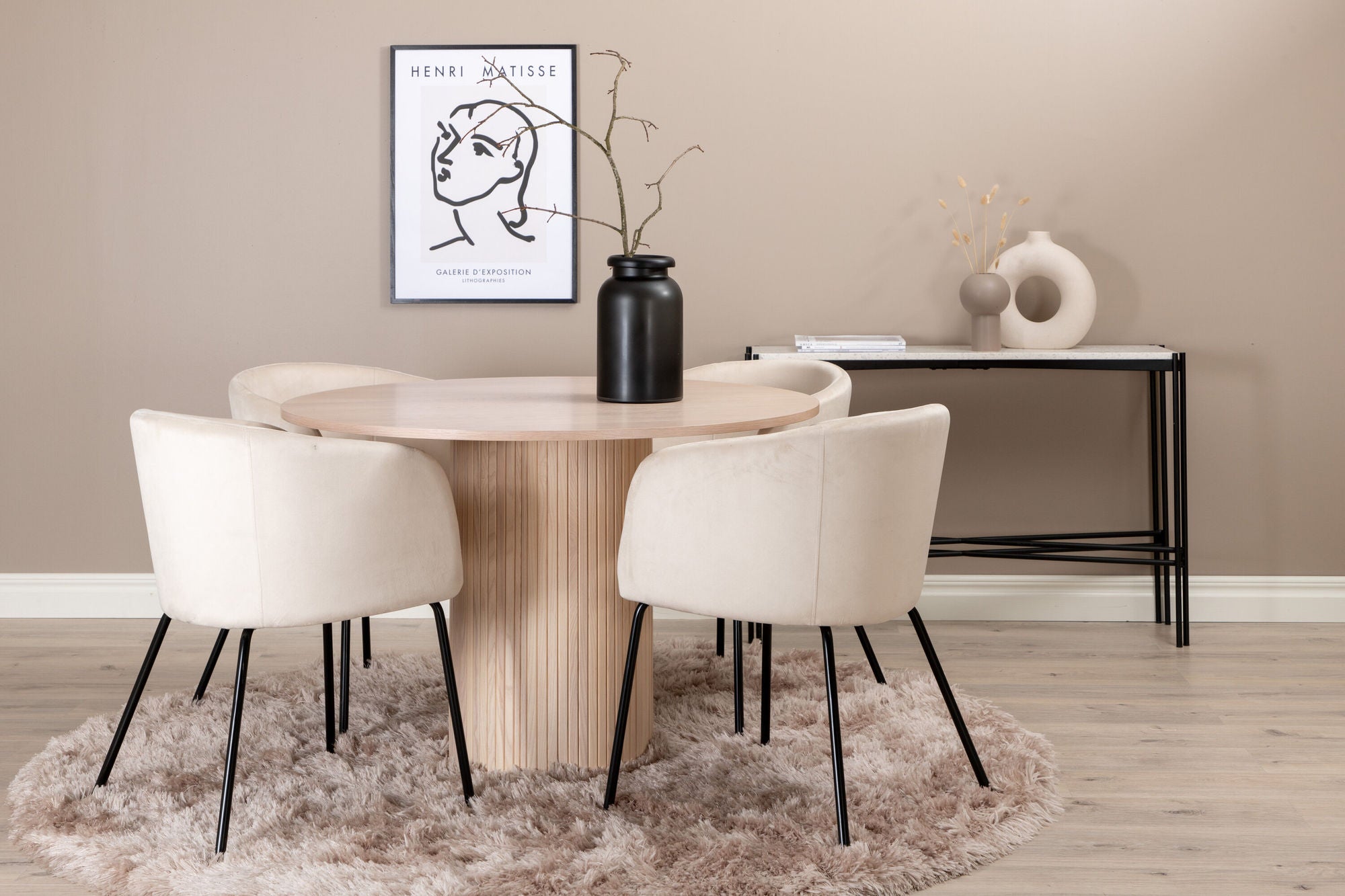 Venture Home Bianca rund spisebord , White Wash Black Veneer+Berit stol , Black Beige Velvet_4