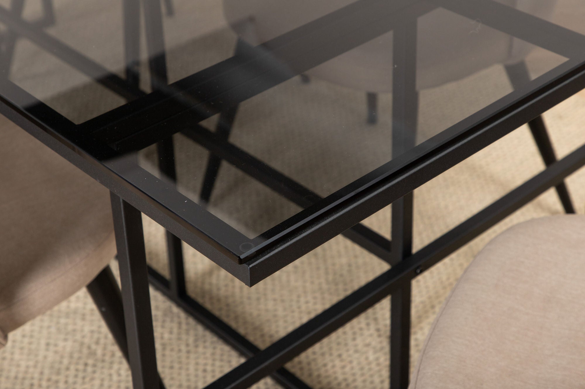 Venture Home Leif spisebord , Black Black smoked smoked Glass+Velvet Stitches stol , Black Beige Fabric (Polyester linen )_6